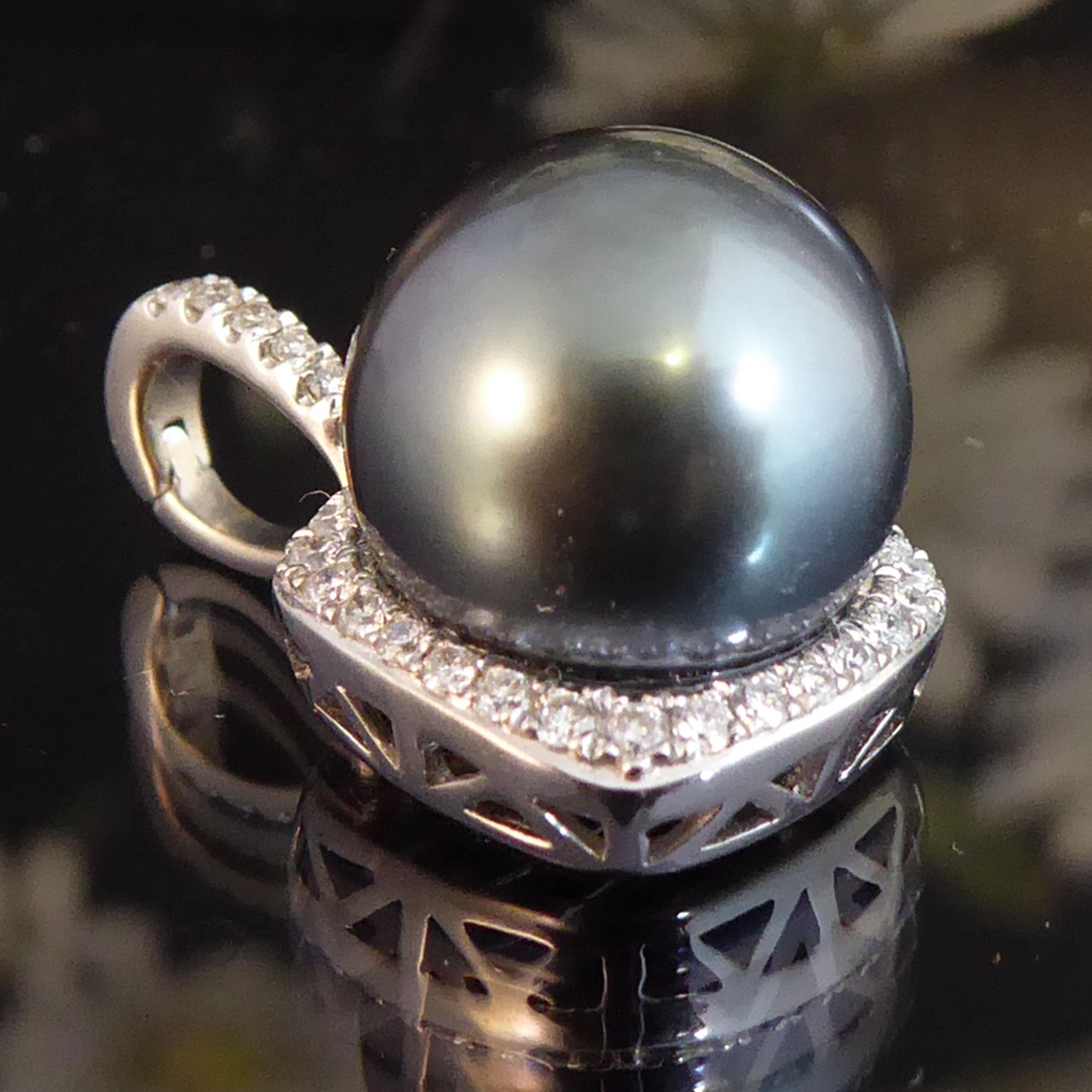 Tahitian Pearl, 0.25 Carat Diamond Pendant Necklace Enhancer White Gold 3