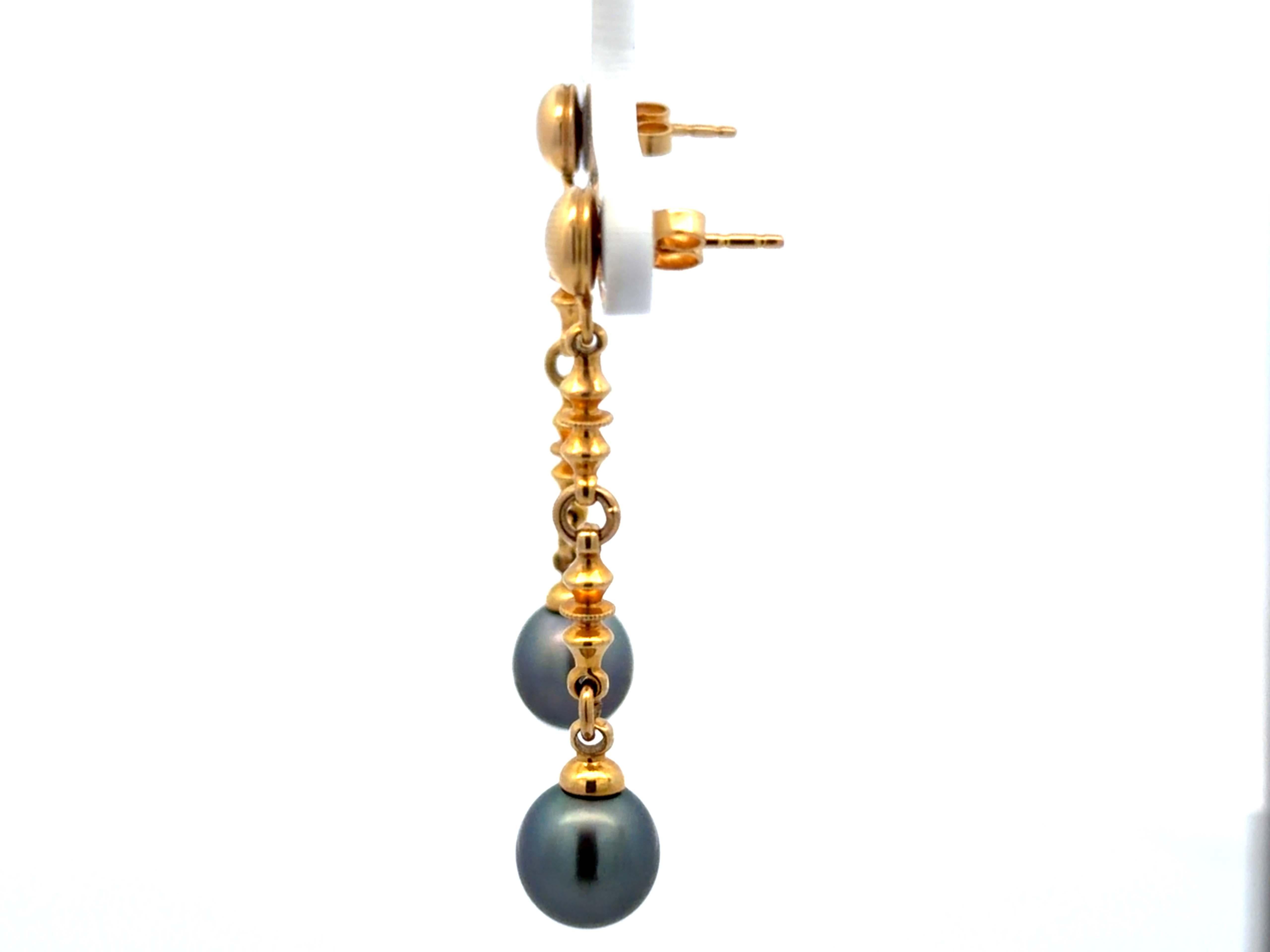 Donna Orecchini pendenti con perle di Tahiti da 2 pollici in oro giallo 18 carati in vendita