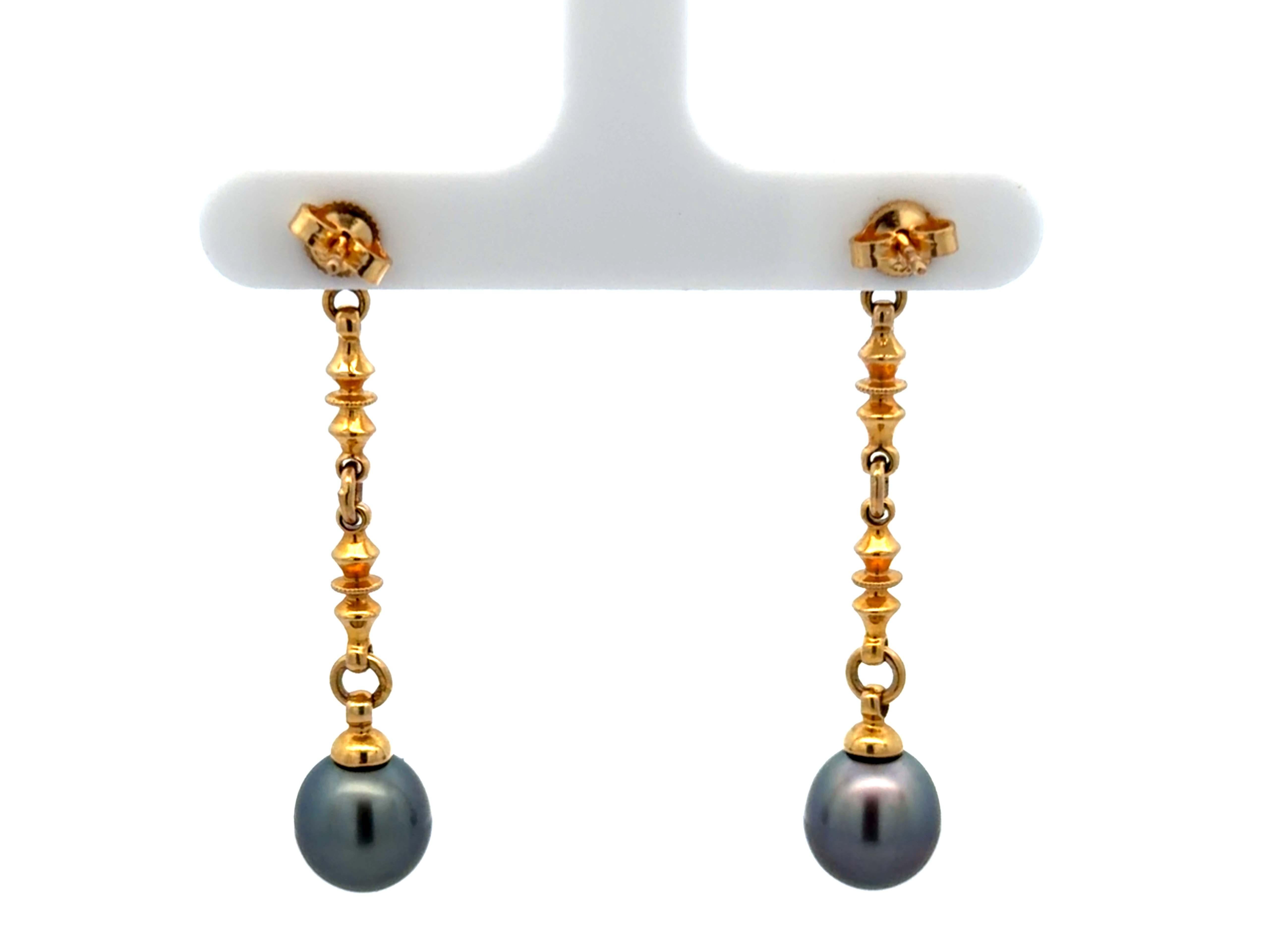 Orecchini pendenti con perle di Tahiti da 2 pollici in oro giallo 18 carati in vendita 1