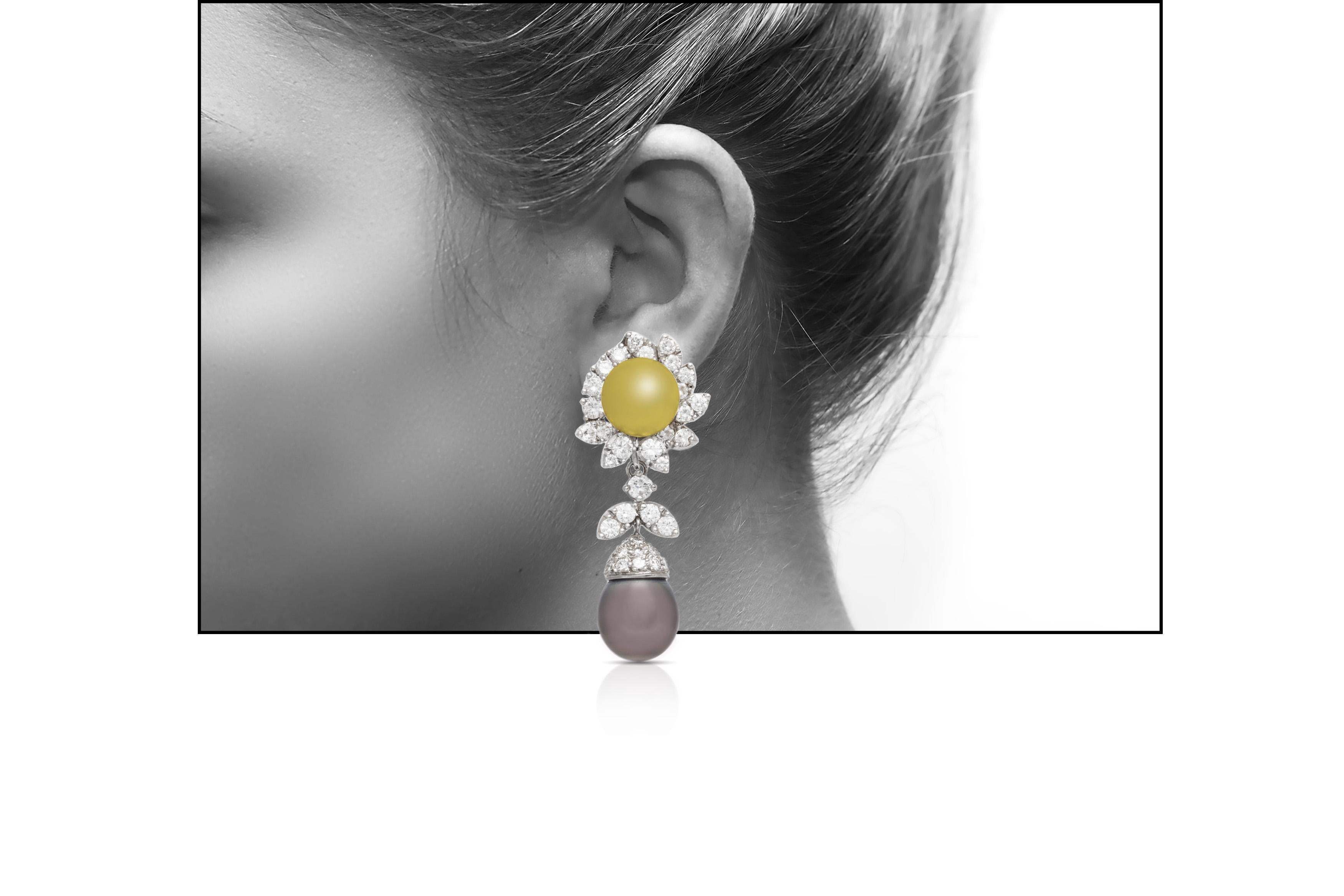 Tahitian Pearl and 5.84 Carat Diamond Dangle Earrings In Good Condition For Sale In New York, NY