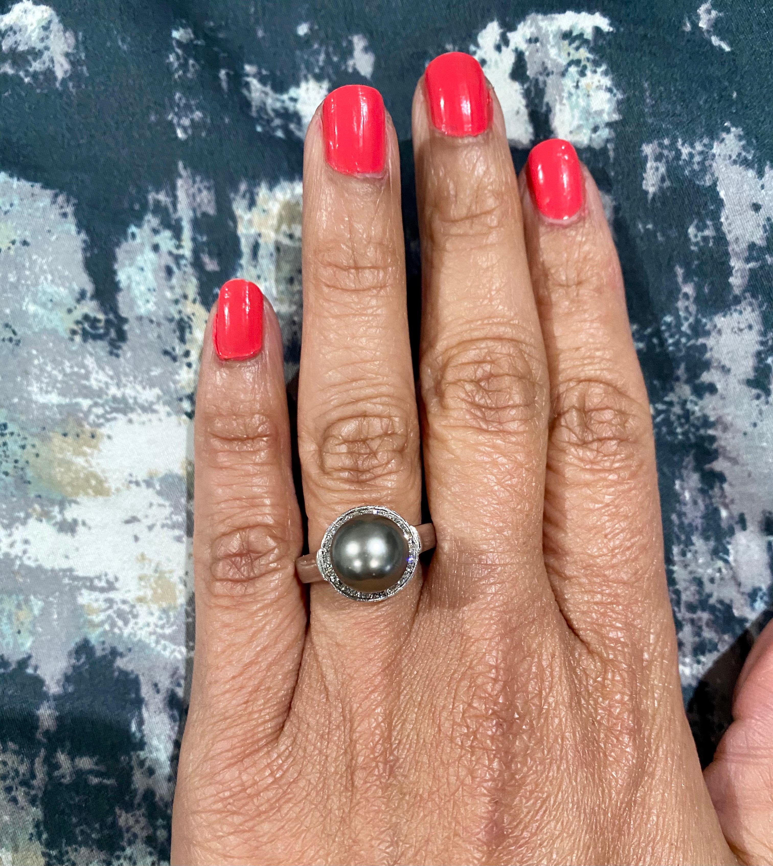 Tahitian Pearl and Diamond 14 Karat White Gold Ring For Sale 1