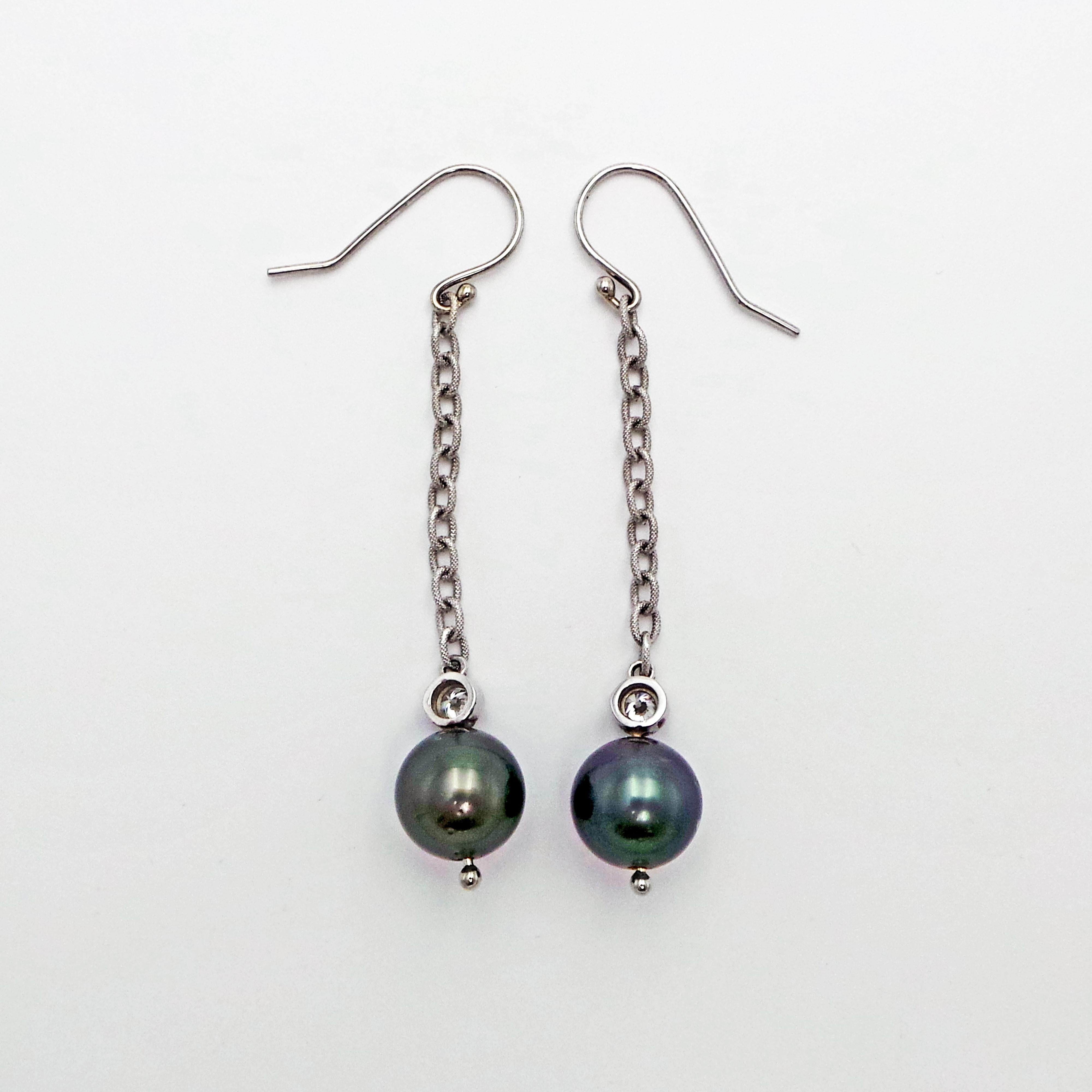 Tahitian Pearl and Diamond White Gold Dangle Earrings In New Condition For Sale In Naples, FL