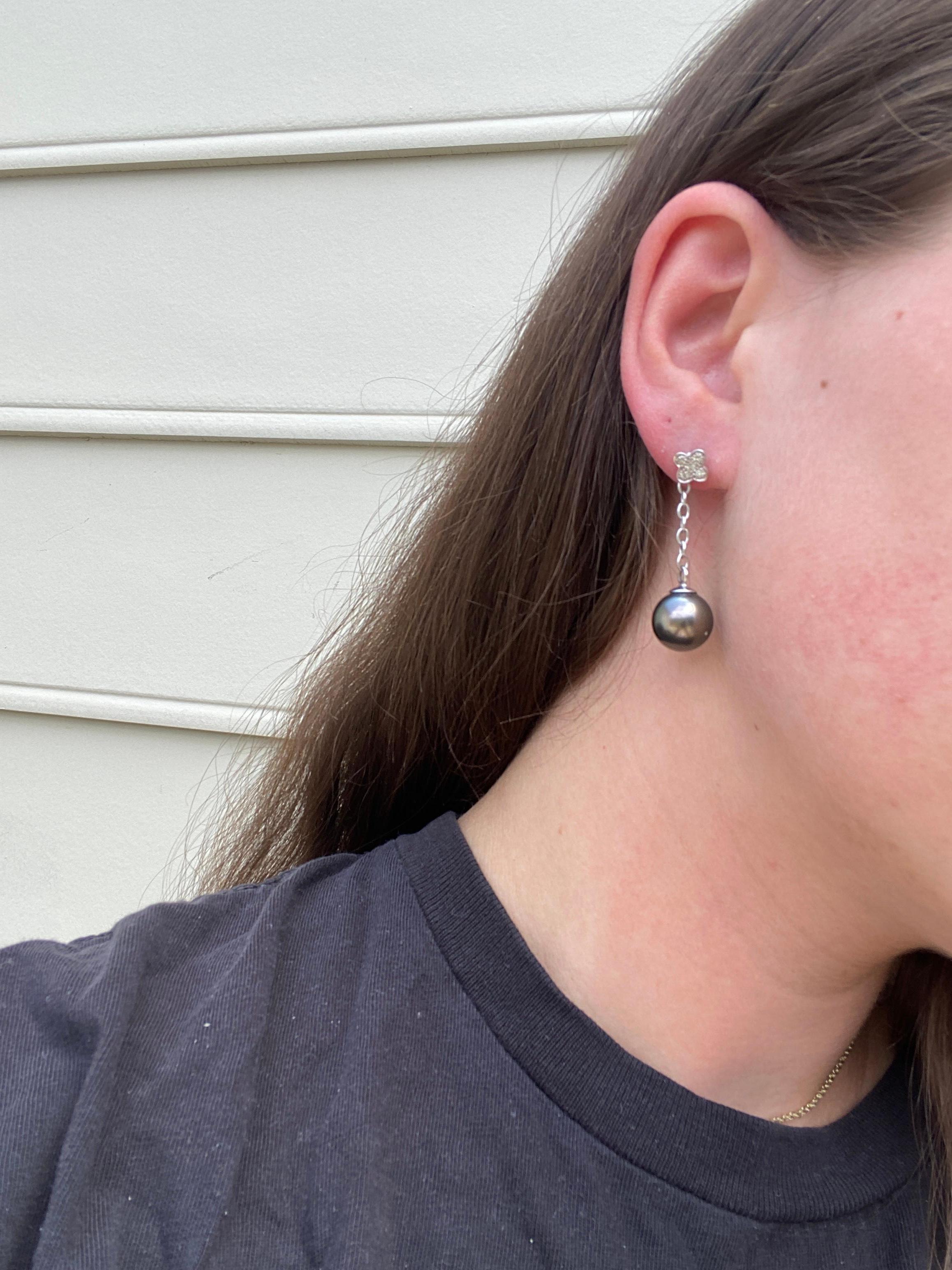 Femenino o masculino Pendientes Colgantes de Perla de Tahití y Diamante, Oro Blanco 14k, Largo 1,75 Pulgadas en venta