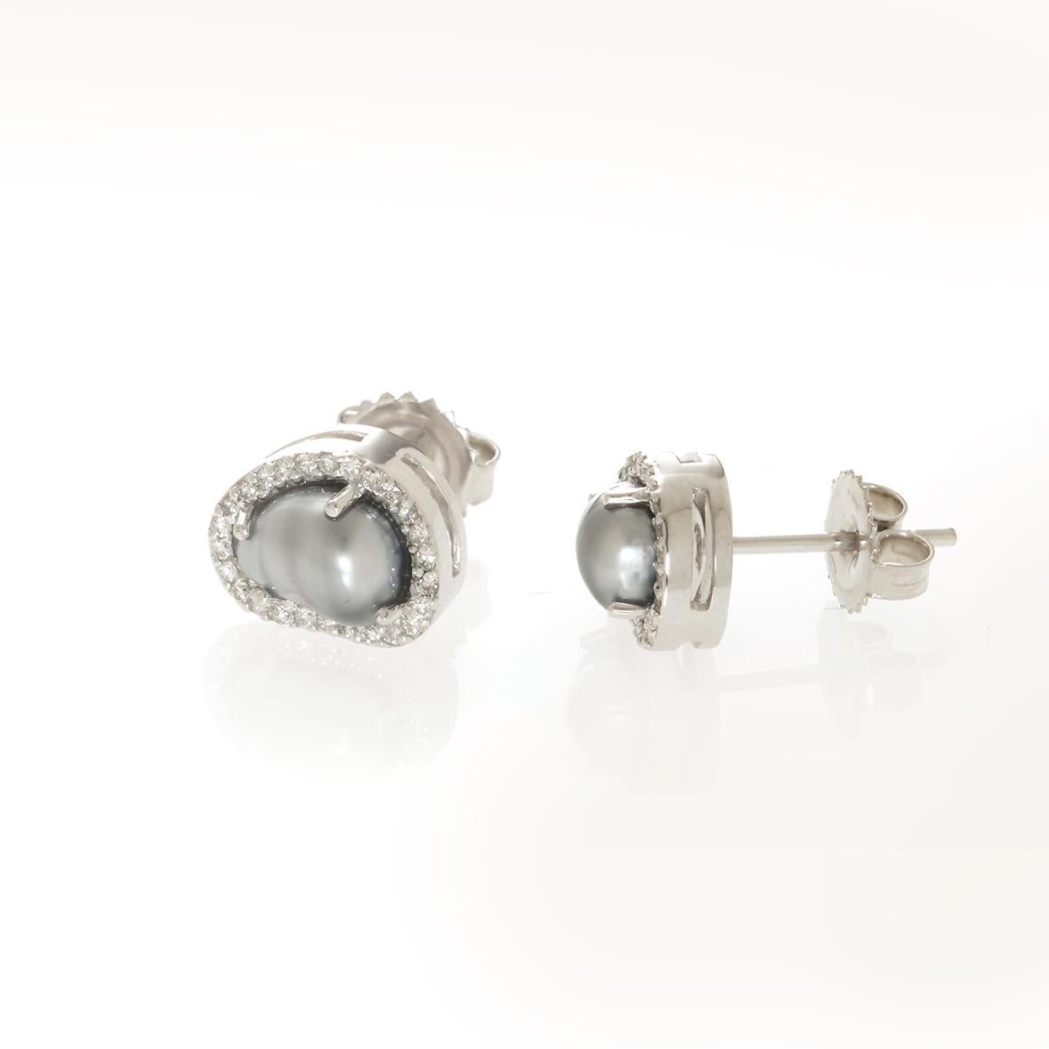 Tahitian pearl and diamond earrings in 14 k white gold.

11 mm x 8 mm