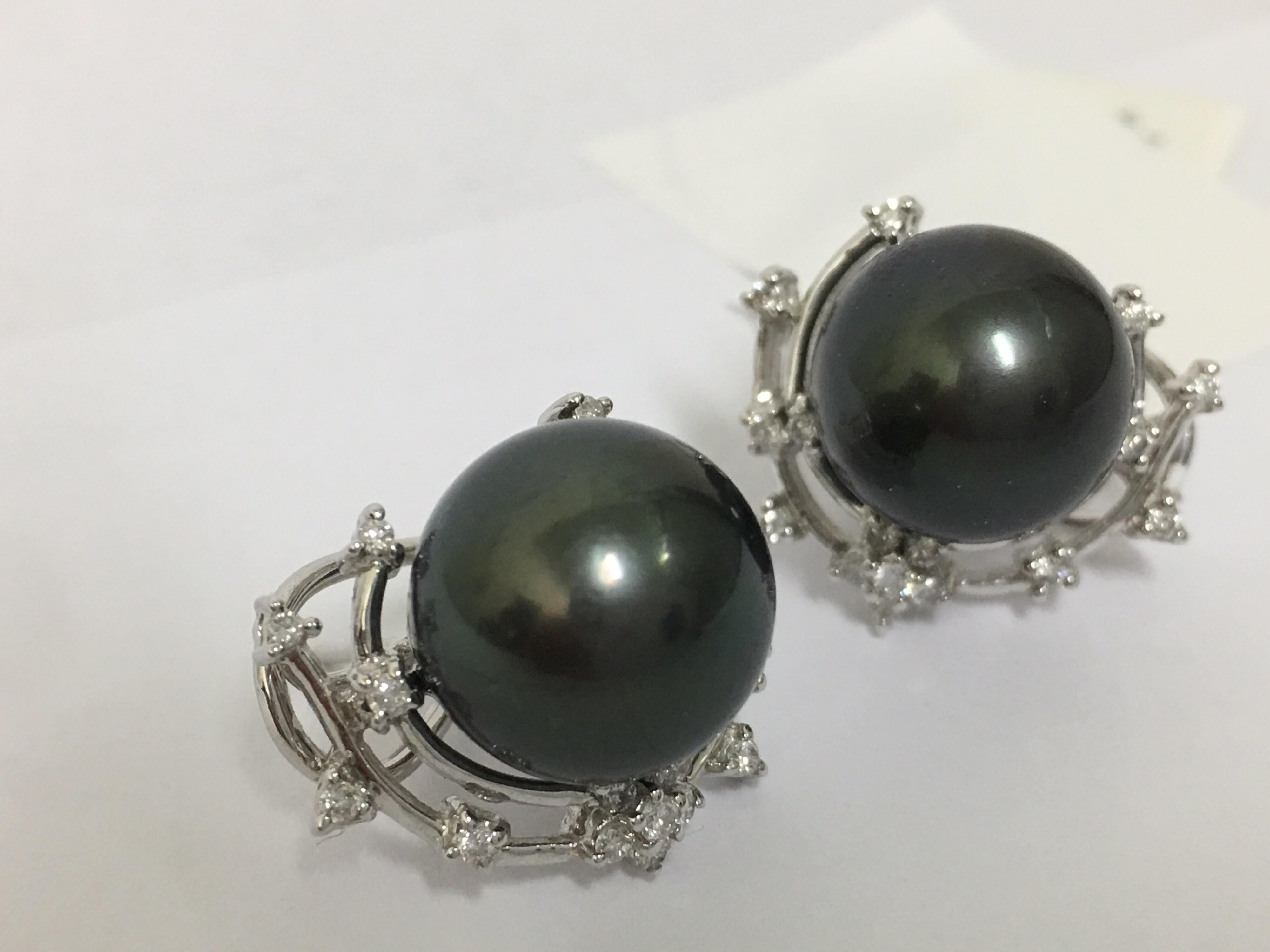 Tahitian Pearl and Diamond Earrings In New Condition In Trumbull, CT