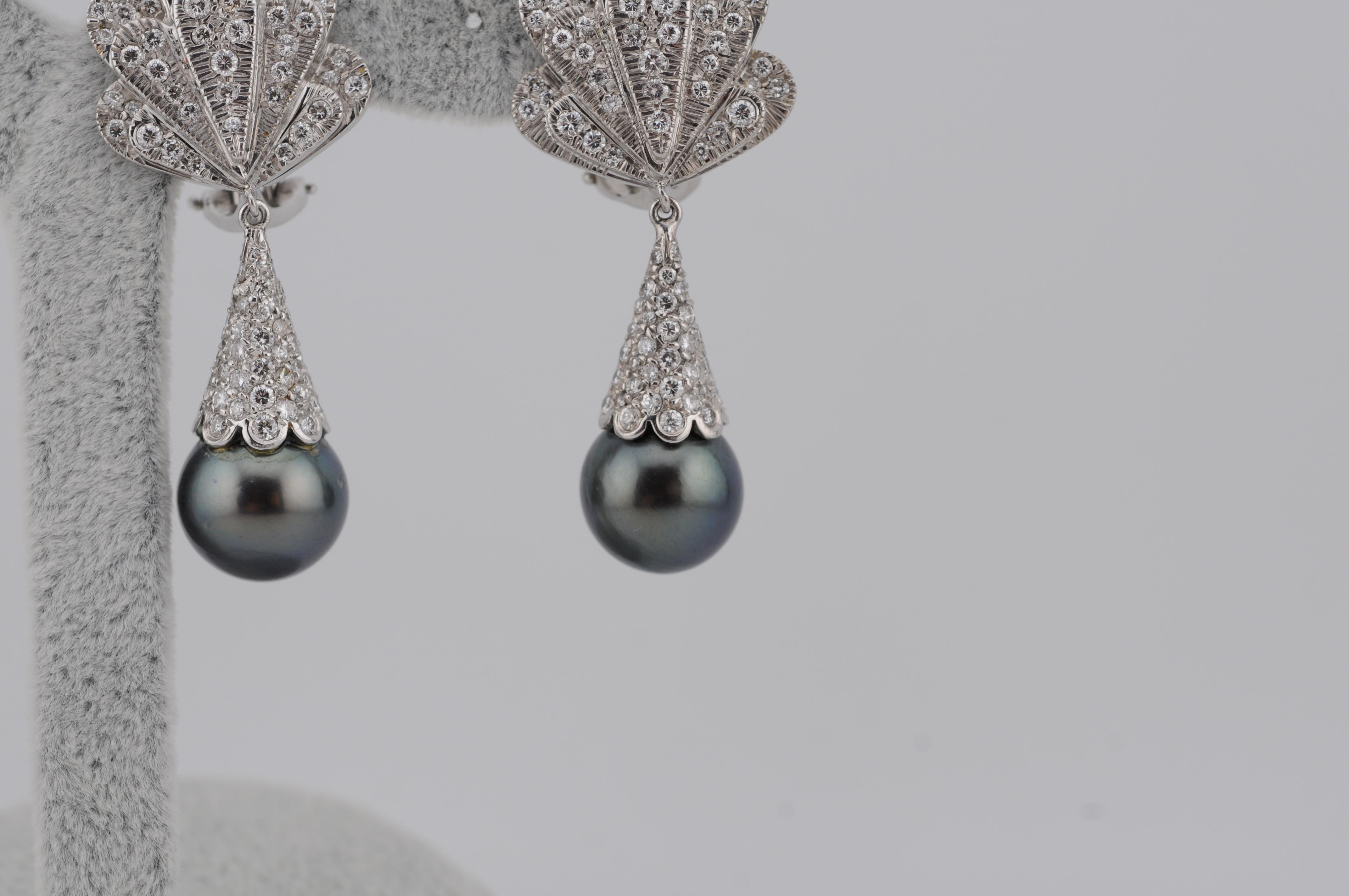 Orecchini con perle di Tahiti e diamanti in oro bianco 18 carati in vendita 4