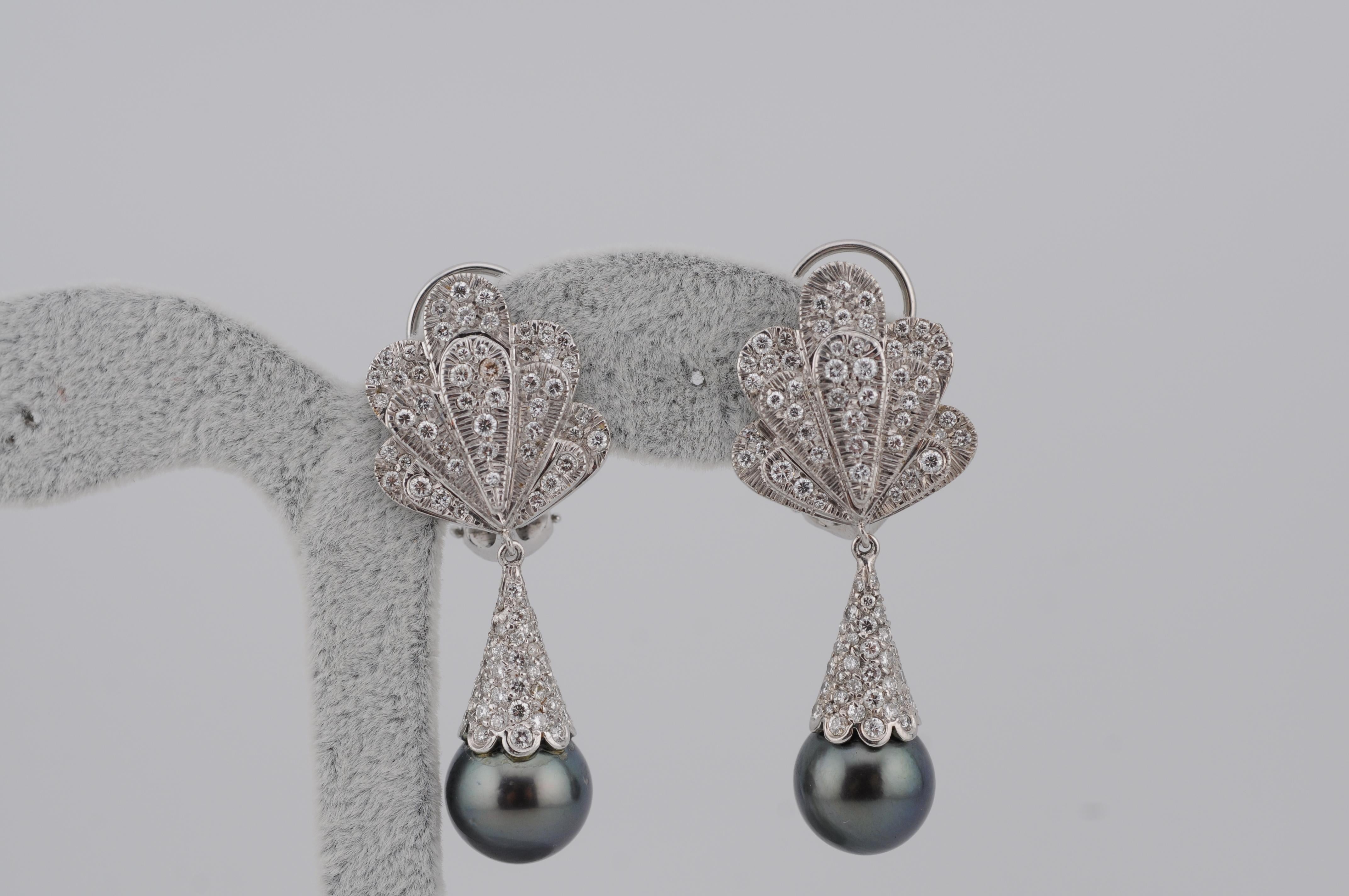 Orecchini con perle di Tahiti e diamanti in oro bianco 18 carati in vendita 5