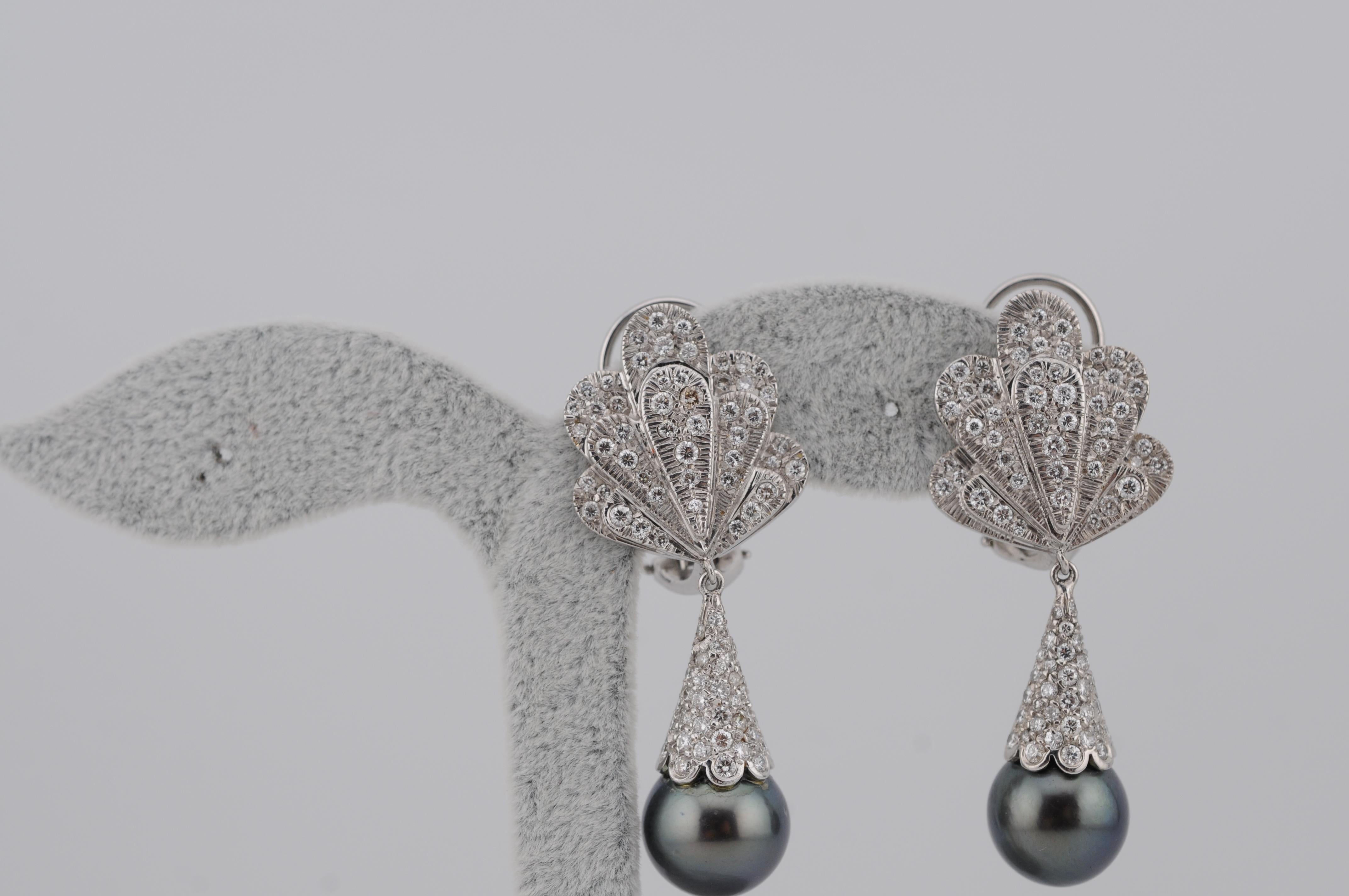 Orecchini con perle di Tahiti e diamanti in oro bianco 18 carati in vendita 1