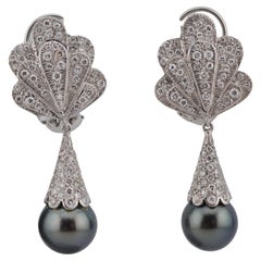 Orecchini con perle di Tahiti e diamanti in oro bianco 18 carati