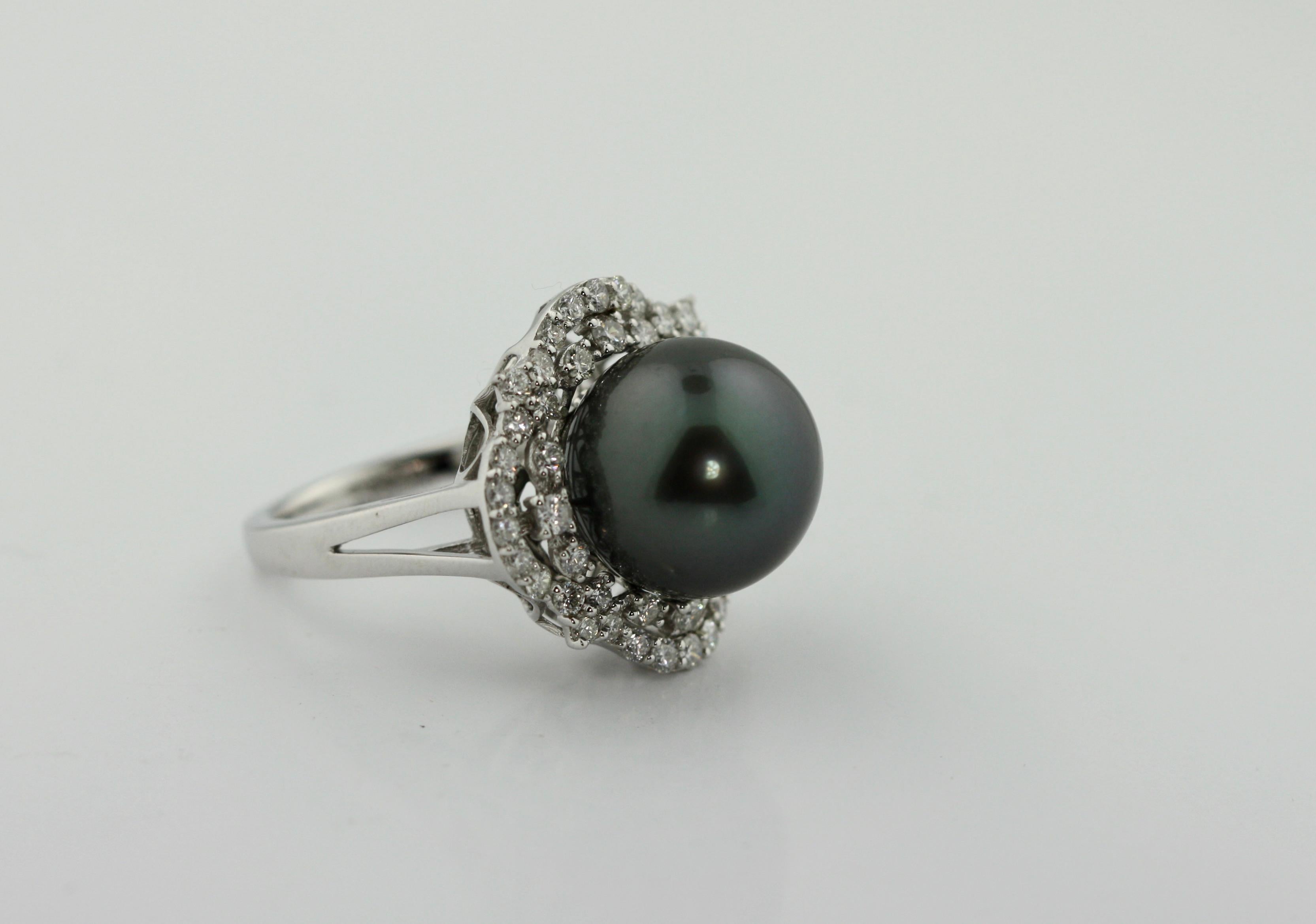 Tahitian Pearl and Diamond Ring In Good Condition In Palm Beach, FL