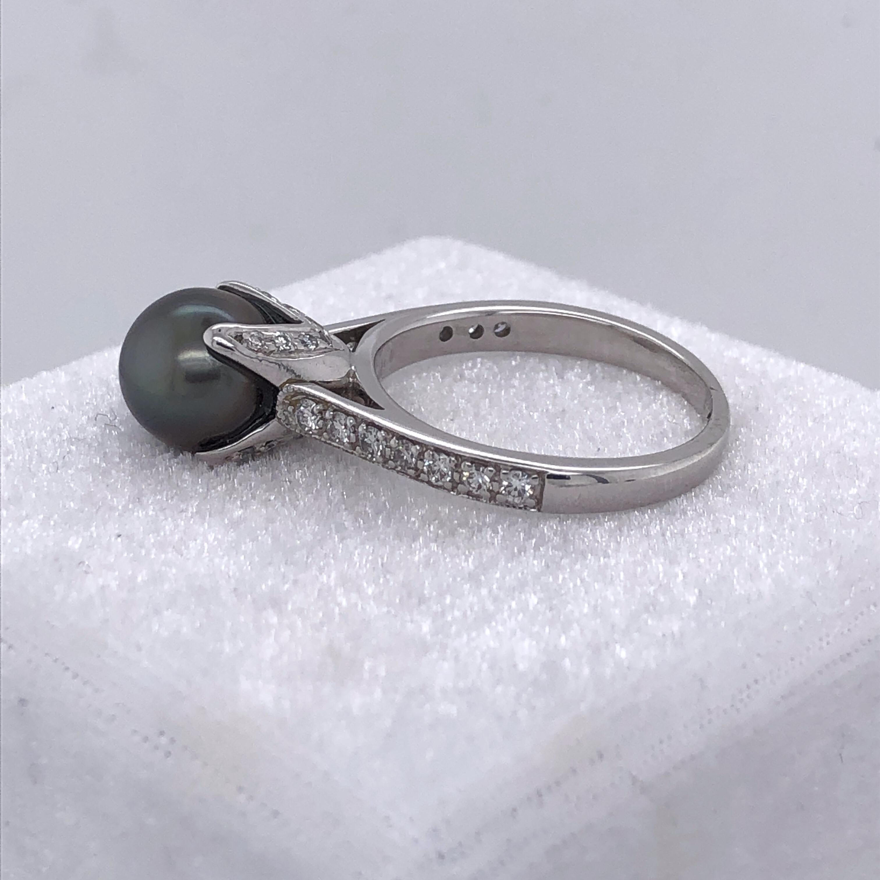 Tahitian Pearl and Diamond Ring In Good Condition In Towson, MD