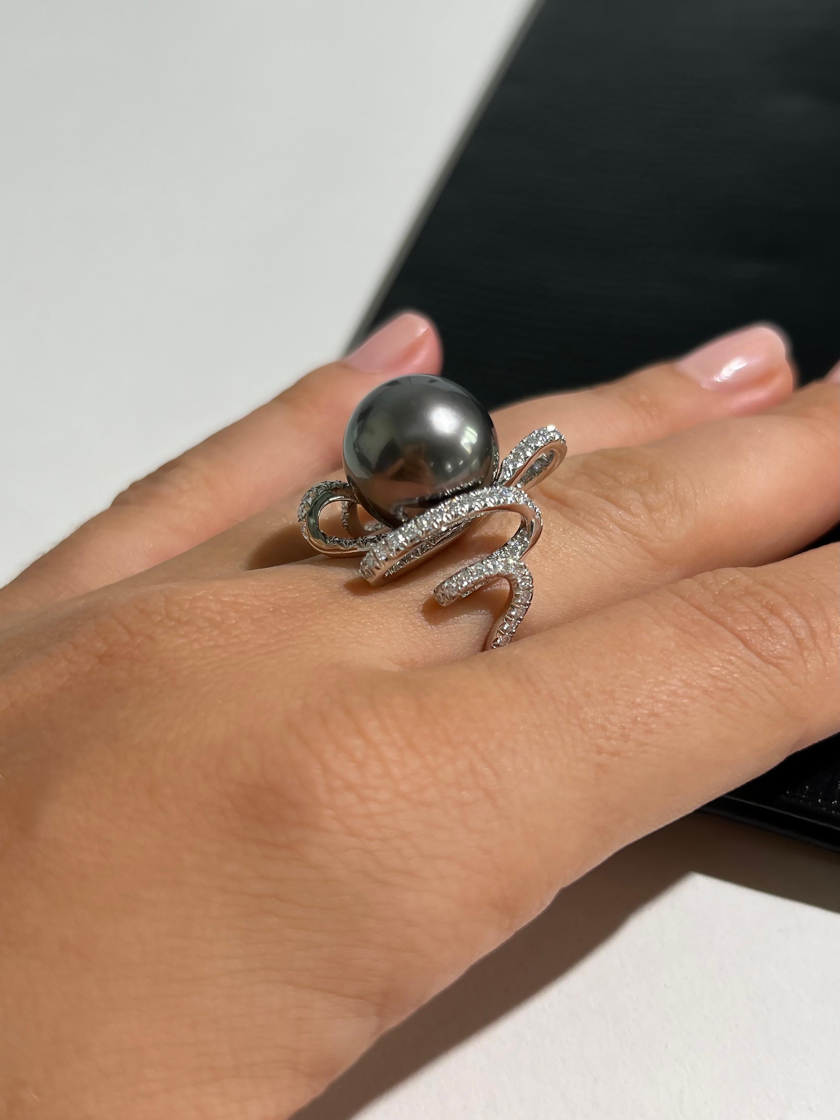 Tahitian Pearl and Diamond Ring in 18k White Gold  In New Condition For Sale In Bangkok, TH