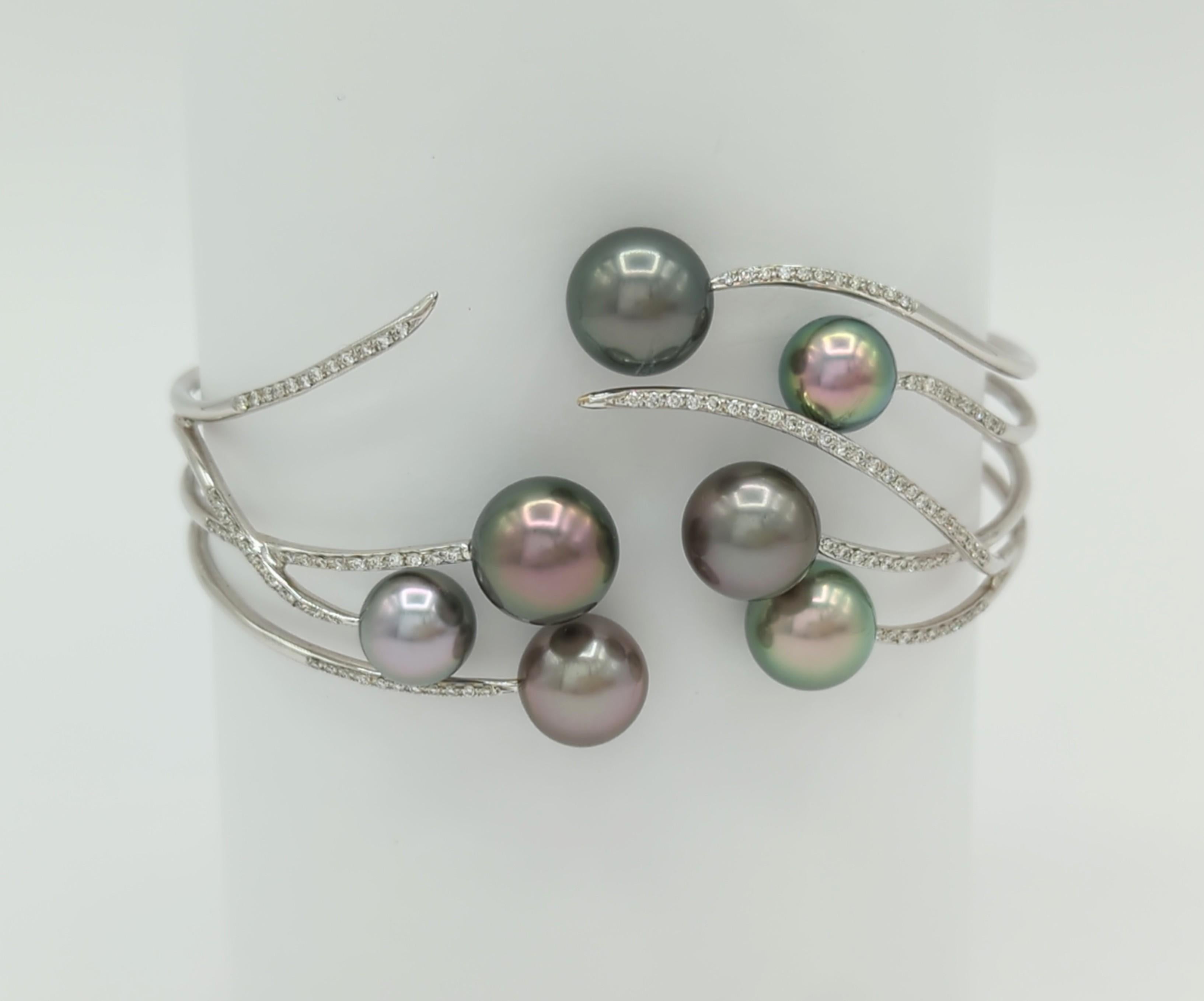 Tahitian Pearl Bangle Cuff in 18K White Gold In New Condition For Sale In Los Angeles, CA