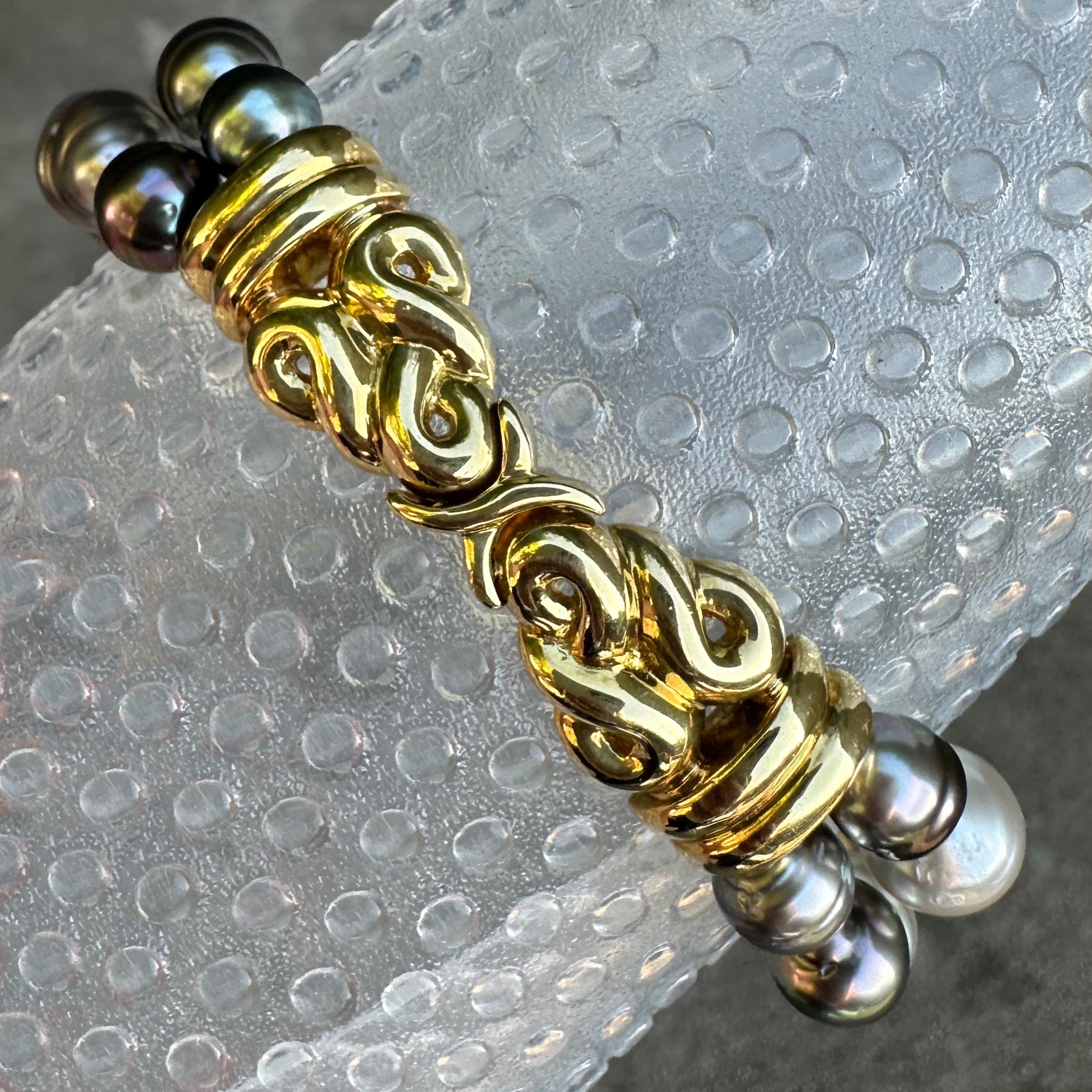 Tahitian Pearl Bracelet with Mixed Sizes & Colors and 18K Gold Centerpiece For Sale 5