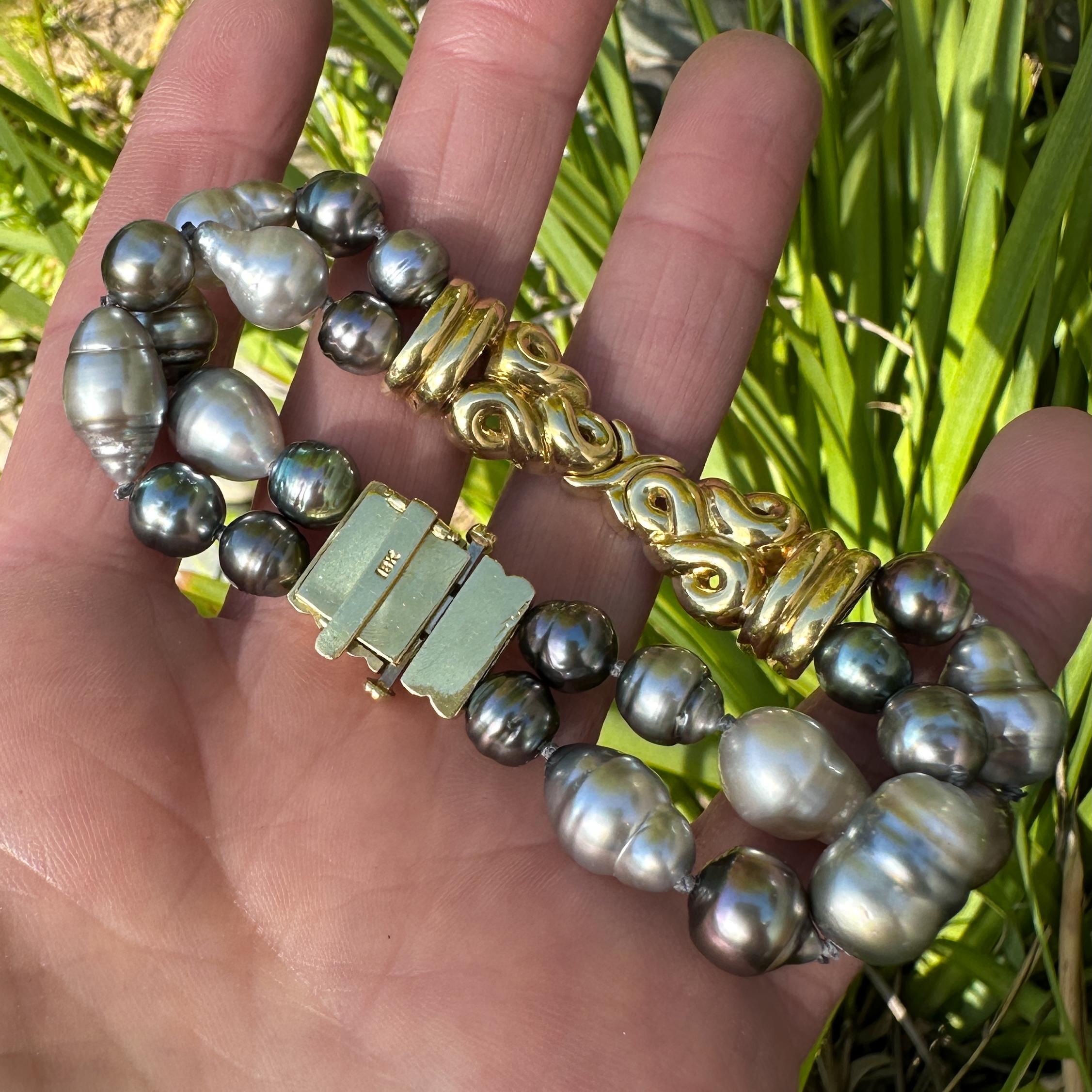 Tahitian Pearl Bracelet with Mixed Sizes & Colors and 18K Gold Centerpiece For Sale 2