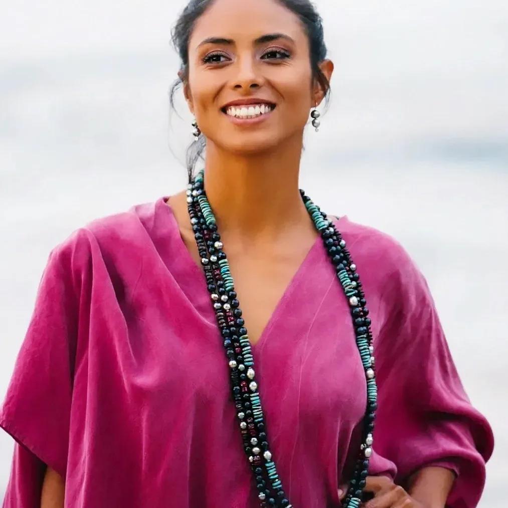 Artigiano Collana di perle nere di Tahiti con conchiglia a forma di occhio di gatto in vendita