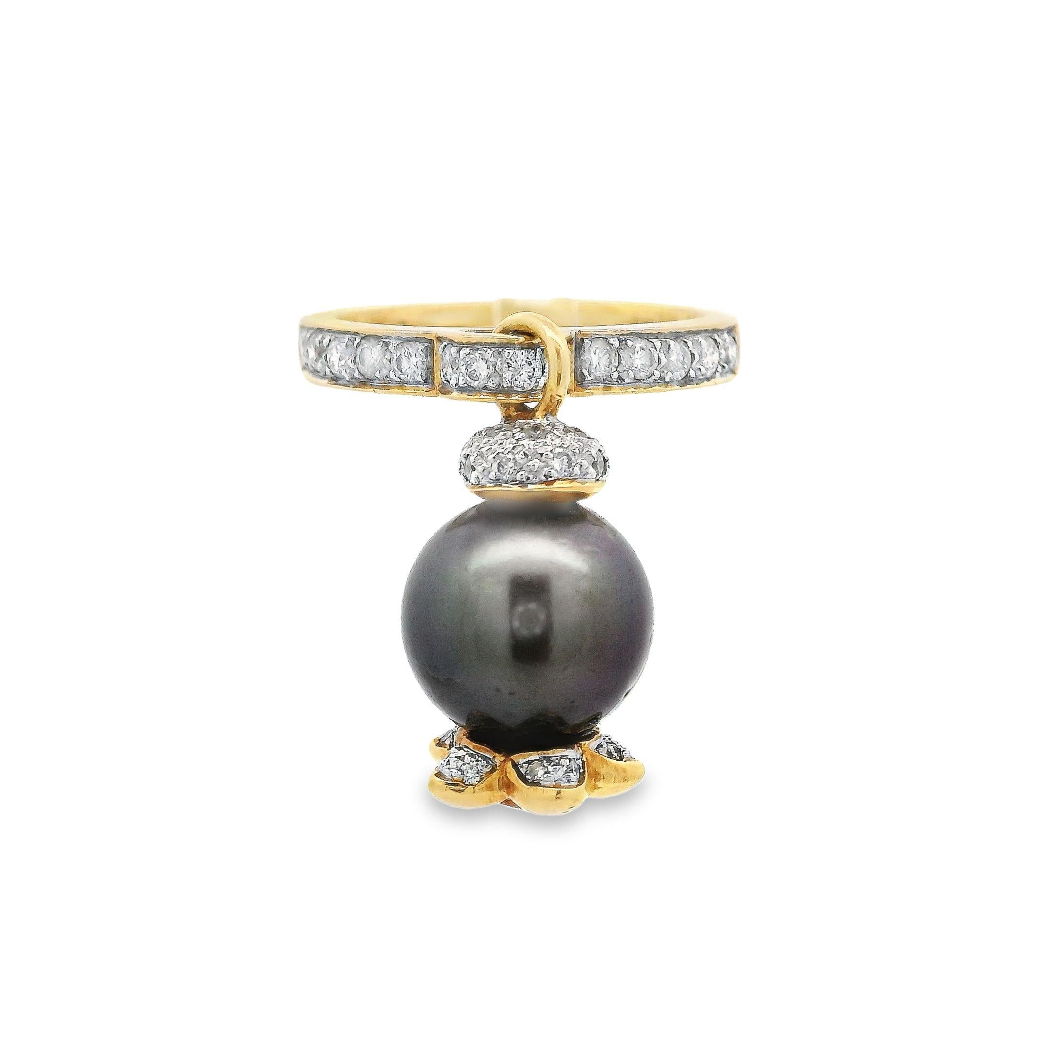 Taille brillant Bague à breloque perles de Tahiti avec motif de diamants en or jaune 18 carats en vente