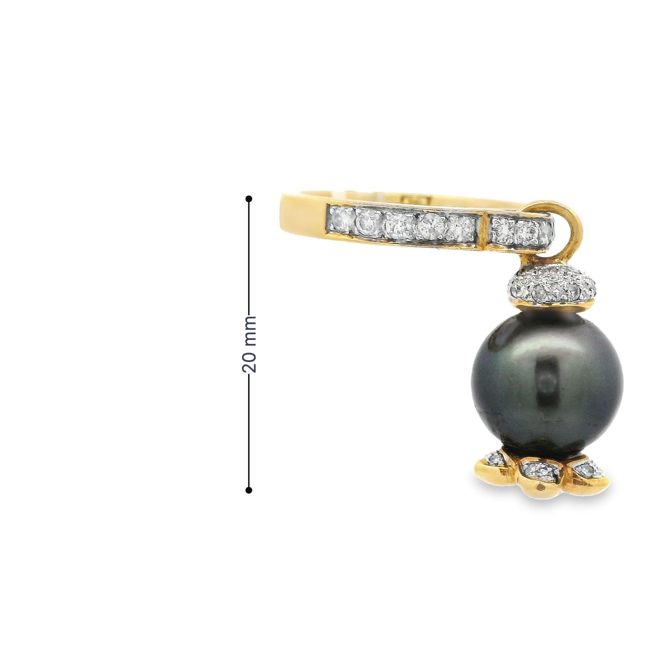 Bague à breloque perles de Tahiti avec motif de diamants en or jaune 18 carats Neuf - En vente à Hong Kong, HK