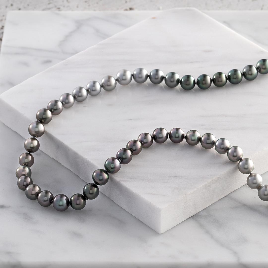 Contemporary Tahitian Pearl Colour Fade Necklace For Sale
