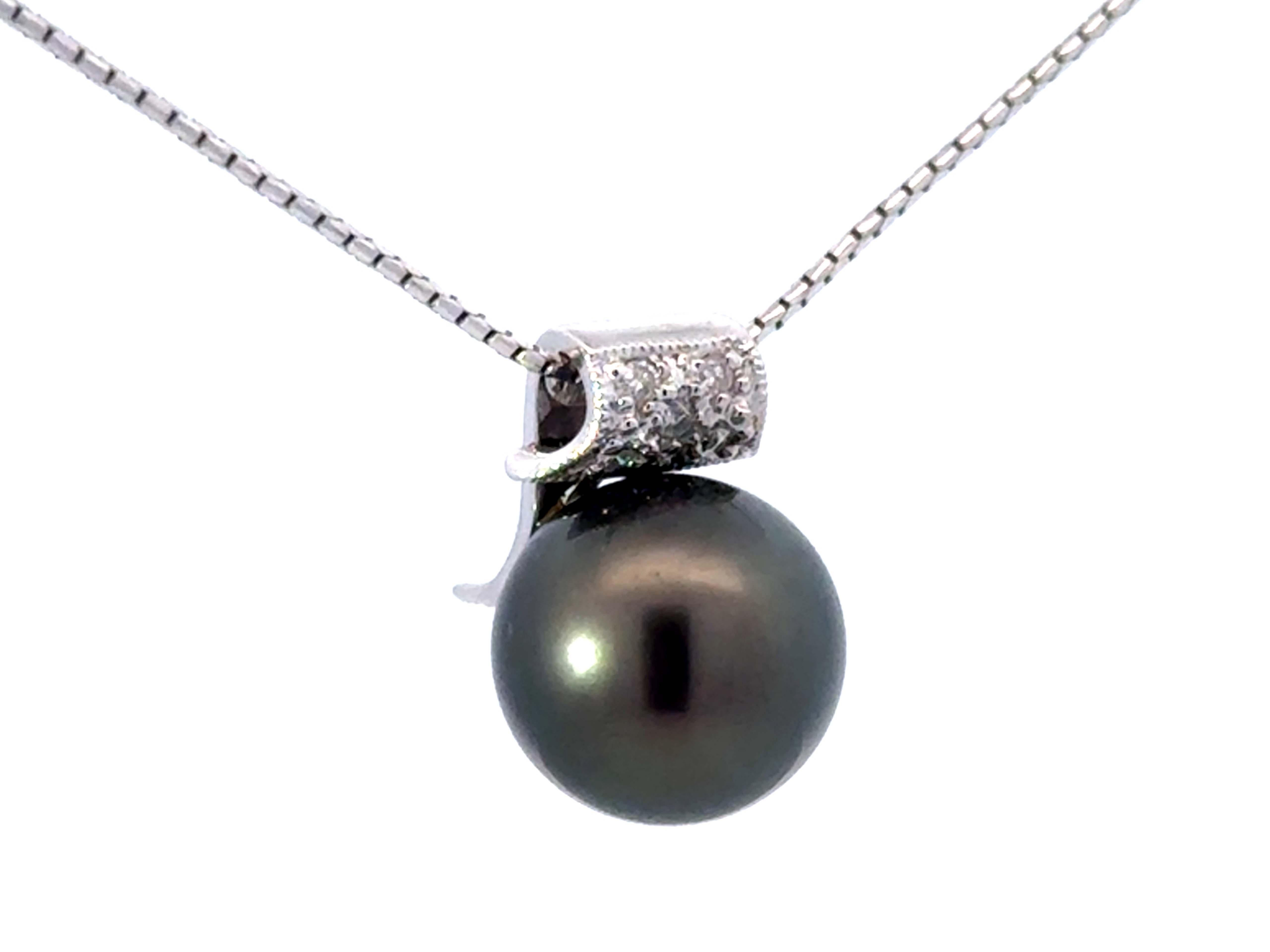 Moderno Ciondolo con perla di Tahiti e diamante su una catena rotonda da 16