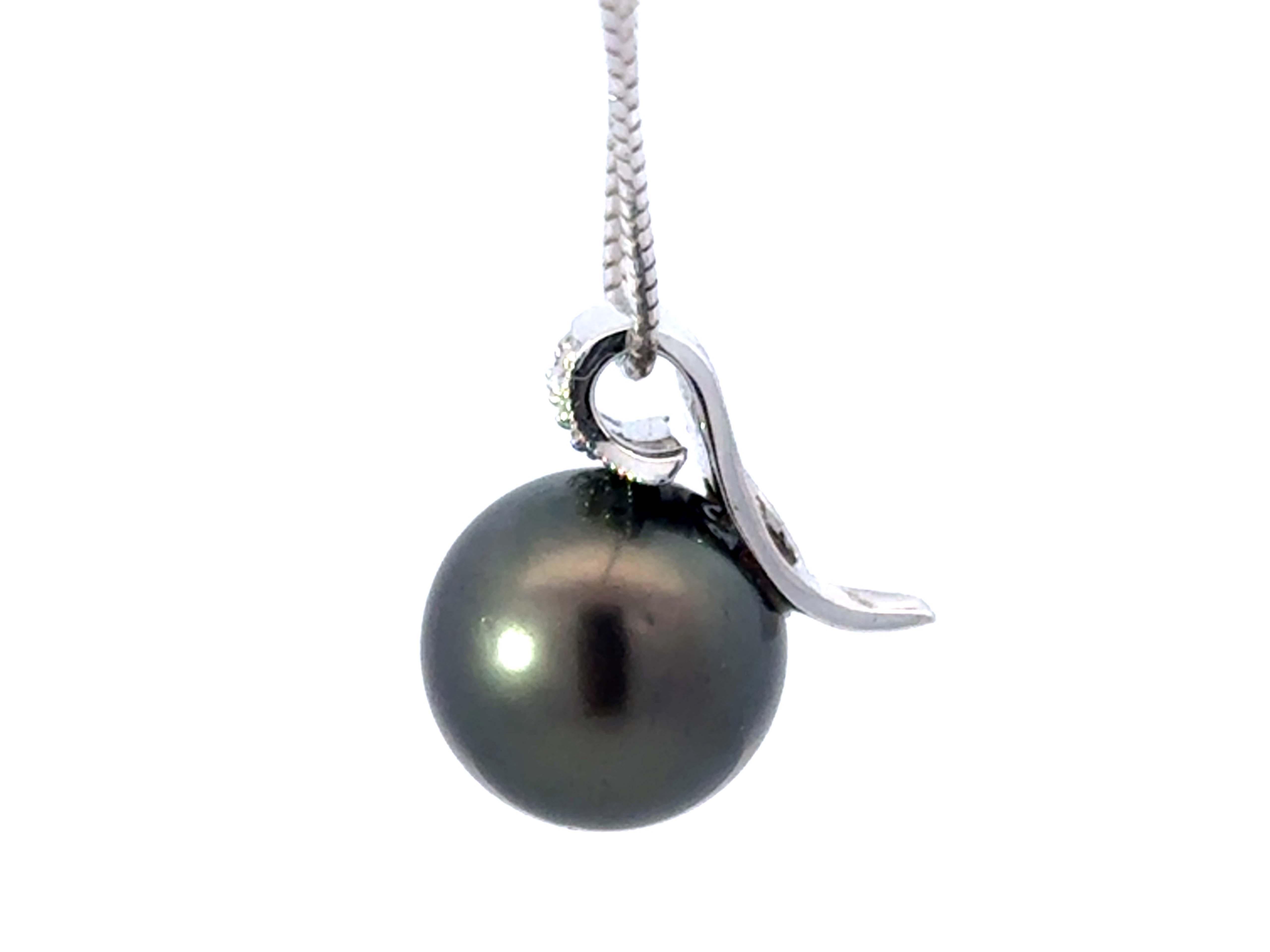 Ciondolo con perla di Tahiti e diamante su una catena rotonda da 16