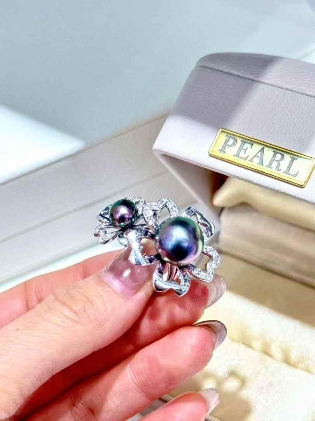 Taglio misto Anello cocktail con perle di Tahiti e diamanti in oro bianco 18 carati in vendita