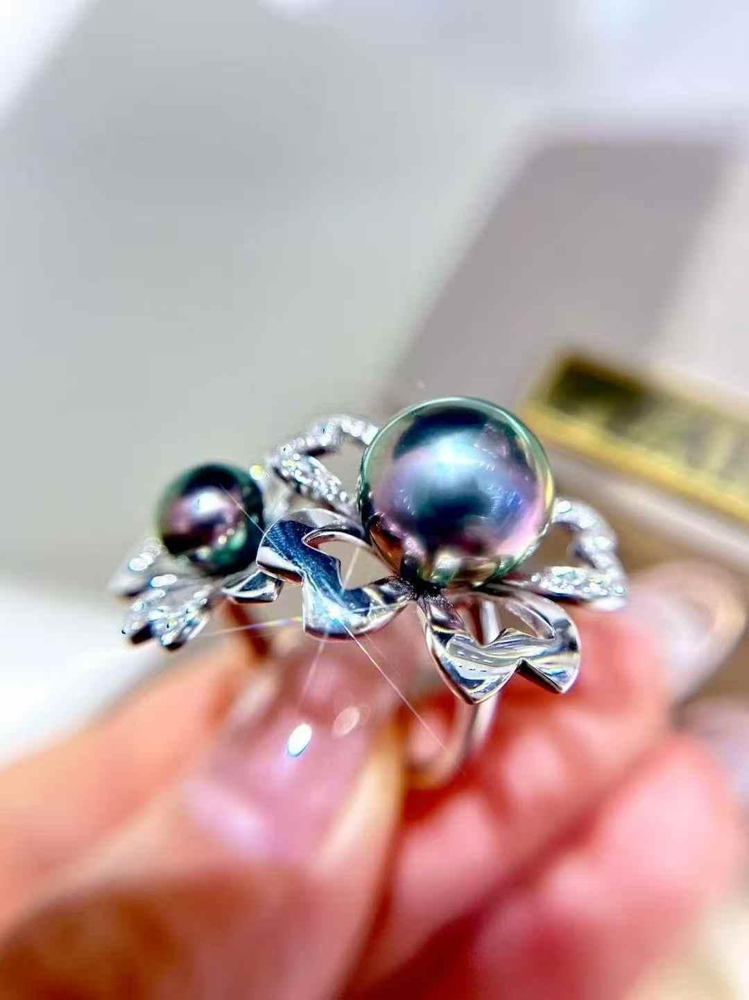 Anello cocktail con perle di Tahiti e diamanti in oro bianco 18 carati In condizioni Nuovo in vendita a Bucharest, Romania