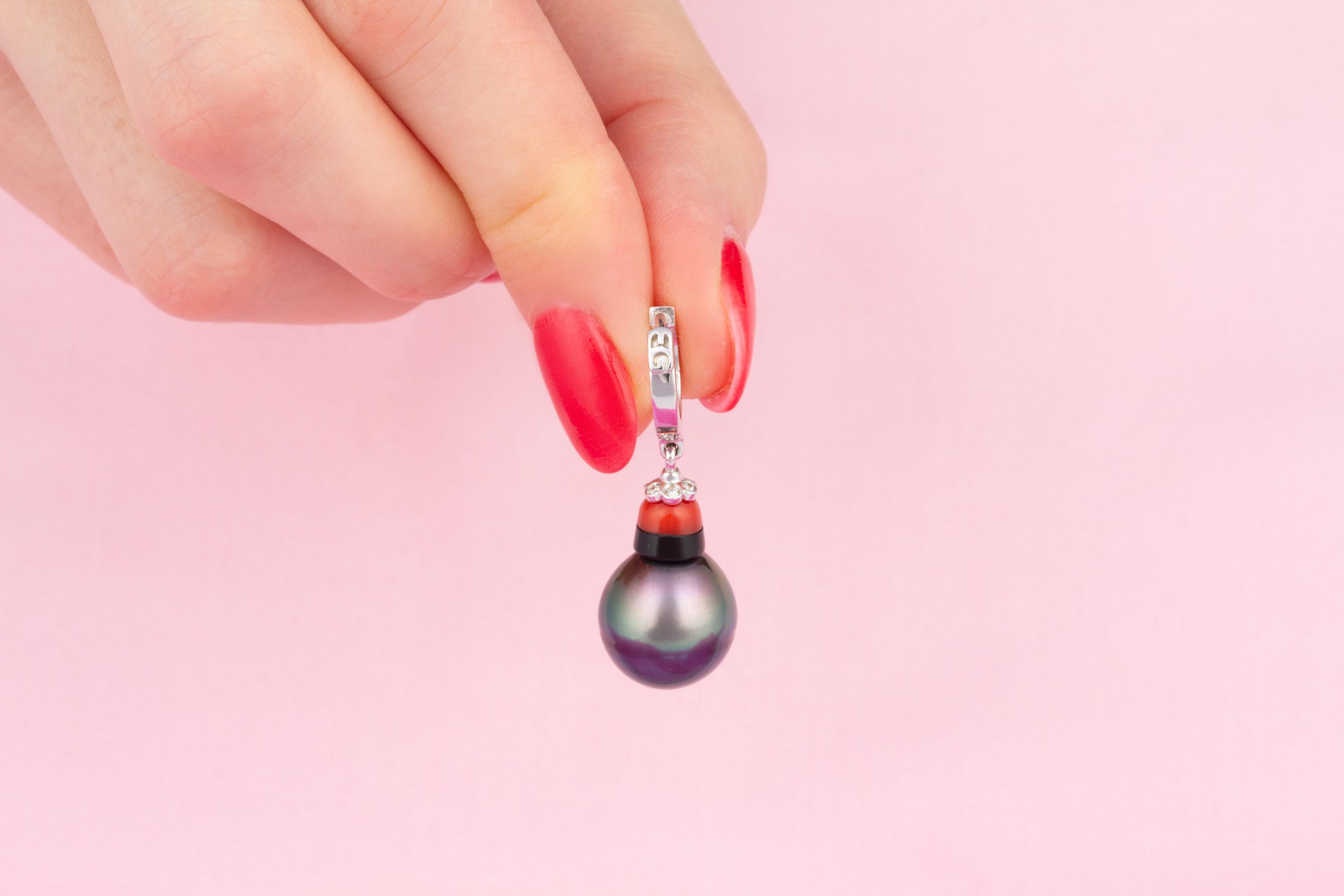 Pendants d'oreilles perle de Tahiti diamant corail onyx Déco Hoop Design by Ella Gafter Pour femmes en vente