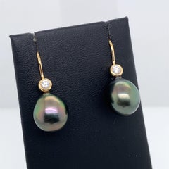 HARBOR D. Tahitian Pearl Diamond Drop Earrings 0.20 Carat 18 Karat Yellow Gold