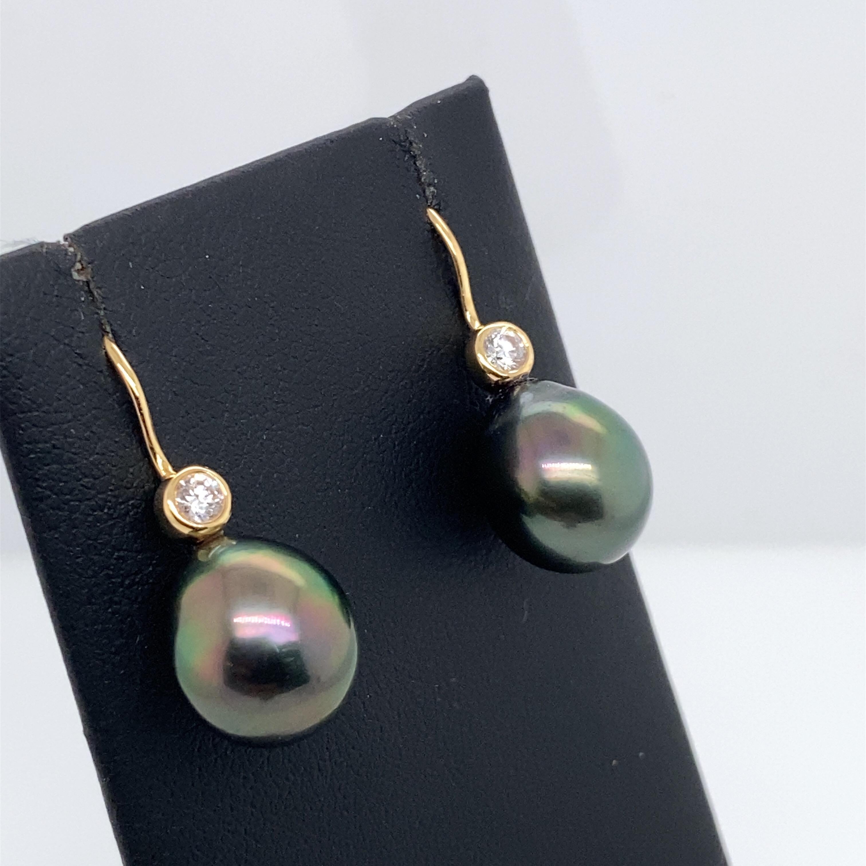 Contemporary HARBOR D. Tahitian Pearl Diamond Drop Earrings 0.20 Carat 18 Karat Yellow Gold For Sale