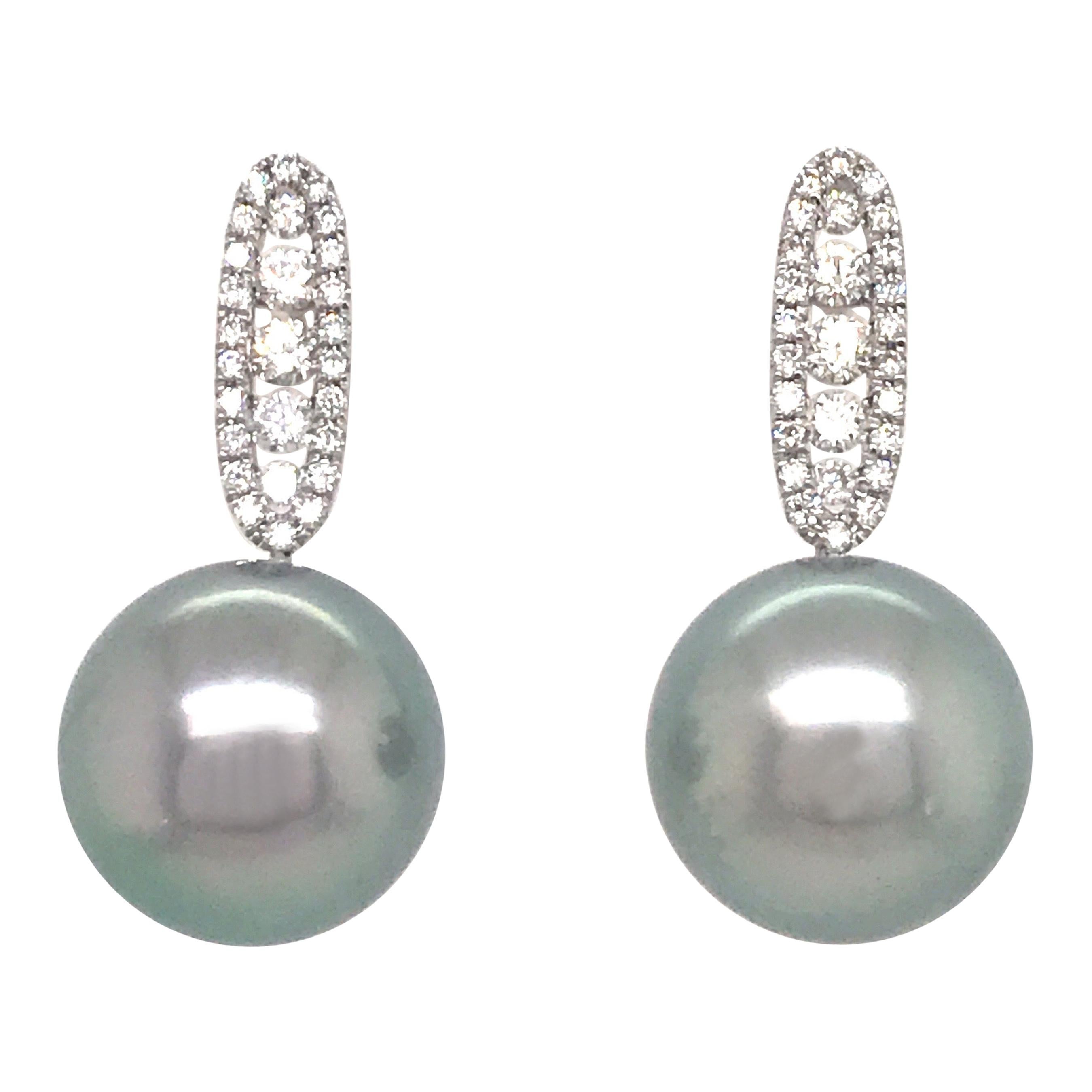 Boucles d'oreilles pendantes en or blanc 18 carats avec perles de Tahiti et diamants de 0,45 carat