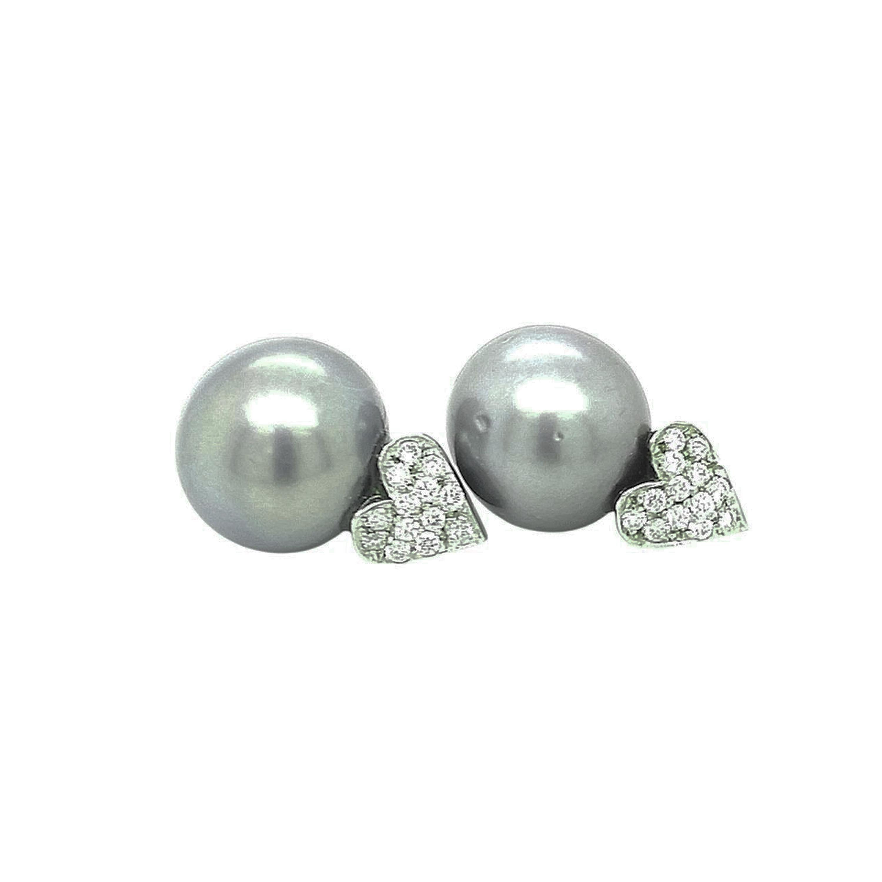 Moderne Boucles d'oreilles cœur en perles de Tahiti et or blanc 14 carats, c. 1990 en vente