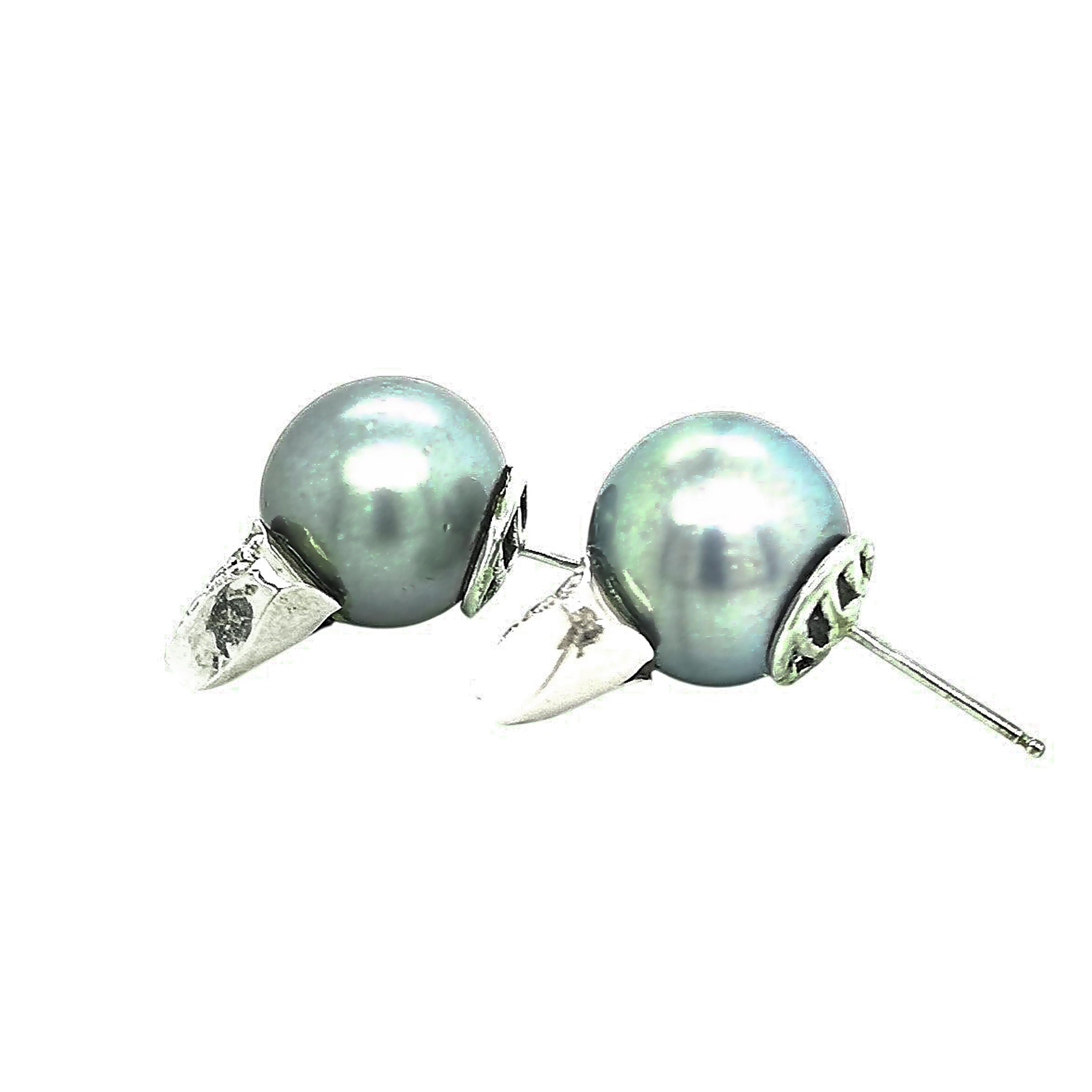 Taille ronde Boucles d'oreilles cœur en perles de Tahiti et or blanc 14 carats, c. 1990 en vente