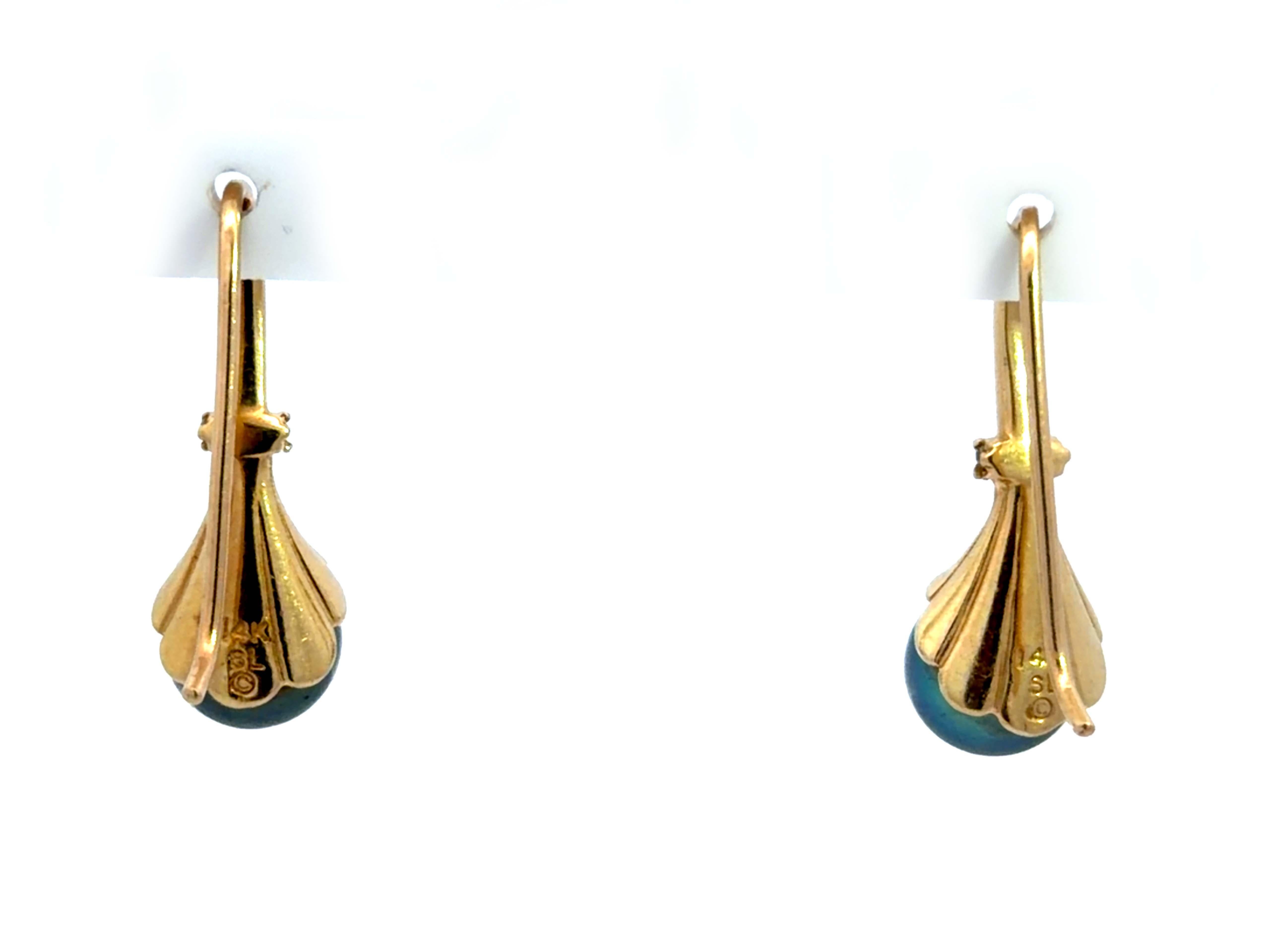 Orecchini a gancio con perle di Tahiti e diamanti in oro giallo 14 carati in vendita 1