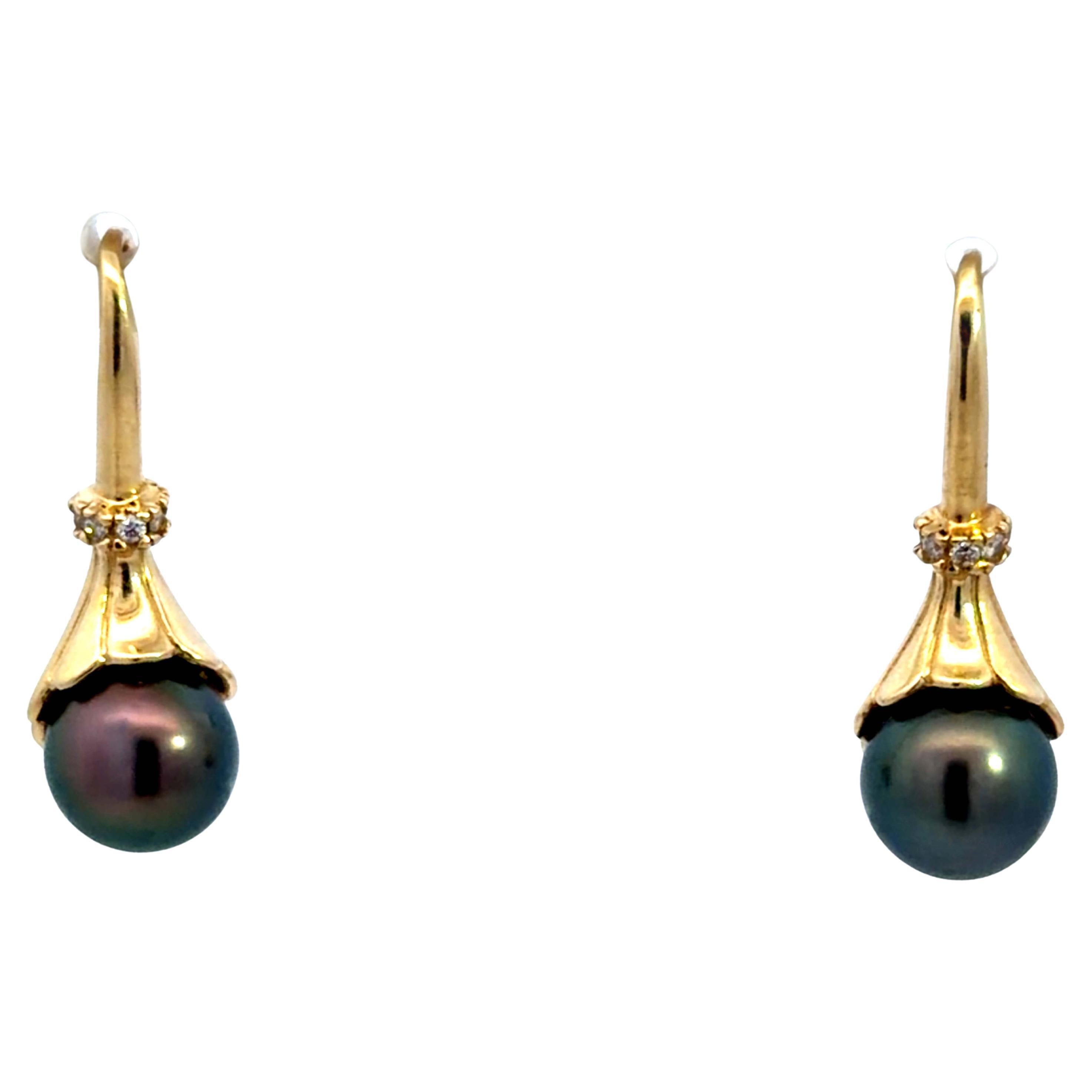 Orecchini a gancio con perle di Tahiti e diamanti in oro giallo 14 carati
