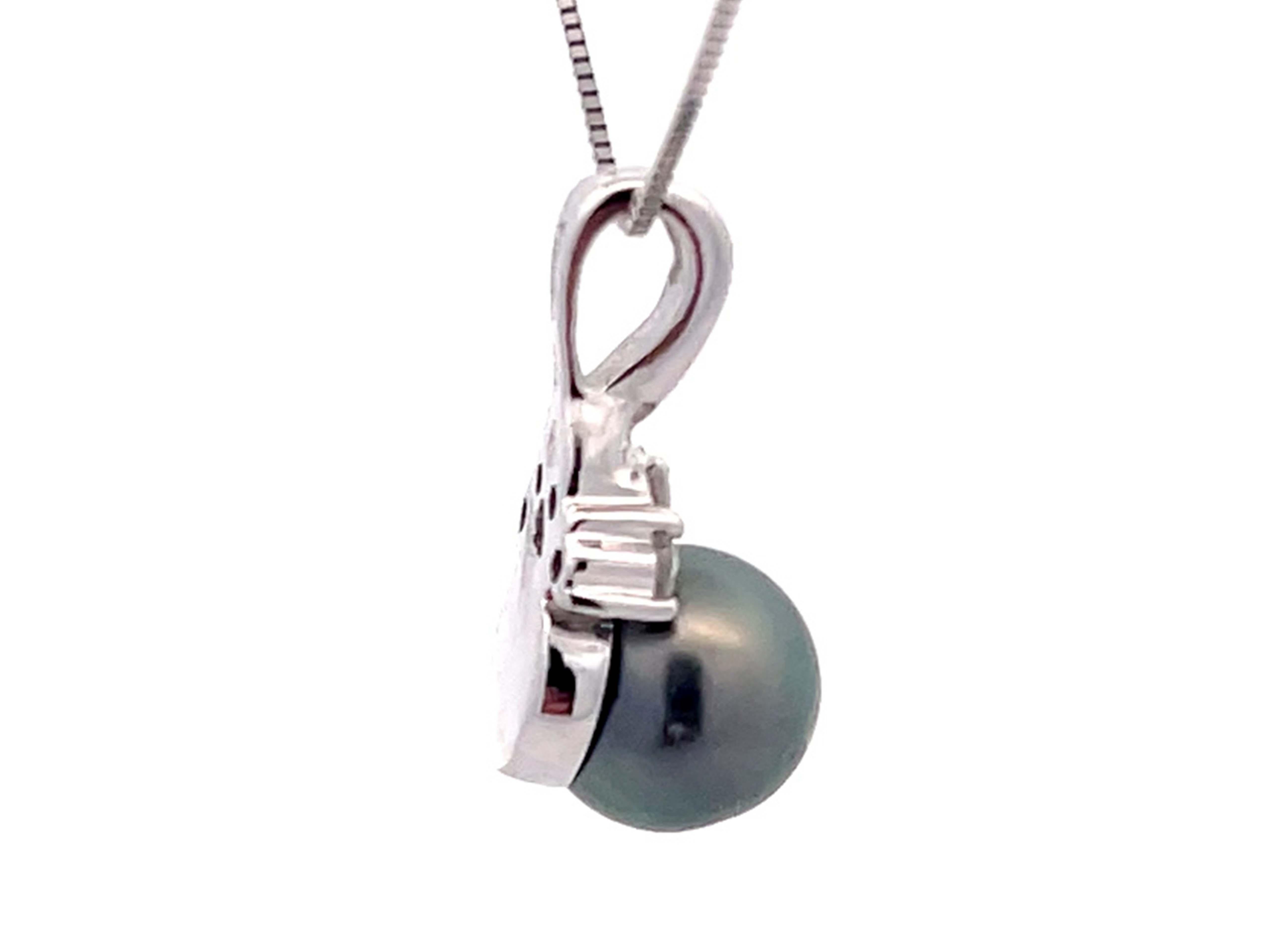 Tahitian Pearl Diamond Pendant and Chain in 14k White Gold In Excellent Condition For Sale In Honolulu, HI