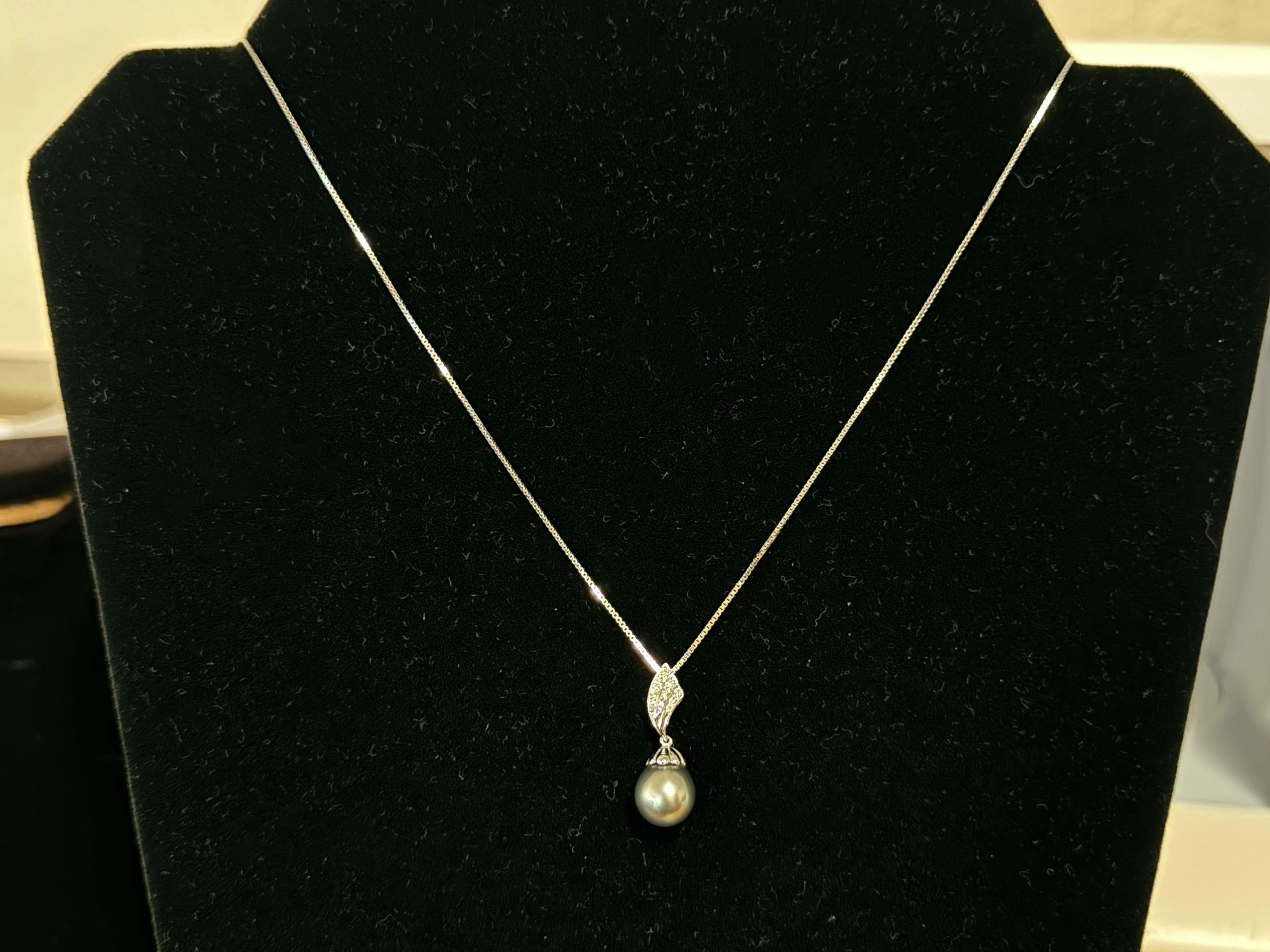 Tahitian Pearl Diamond Pendant Necklace 14k and 18k White Gold For Sale 3