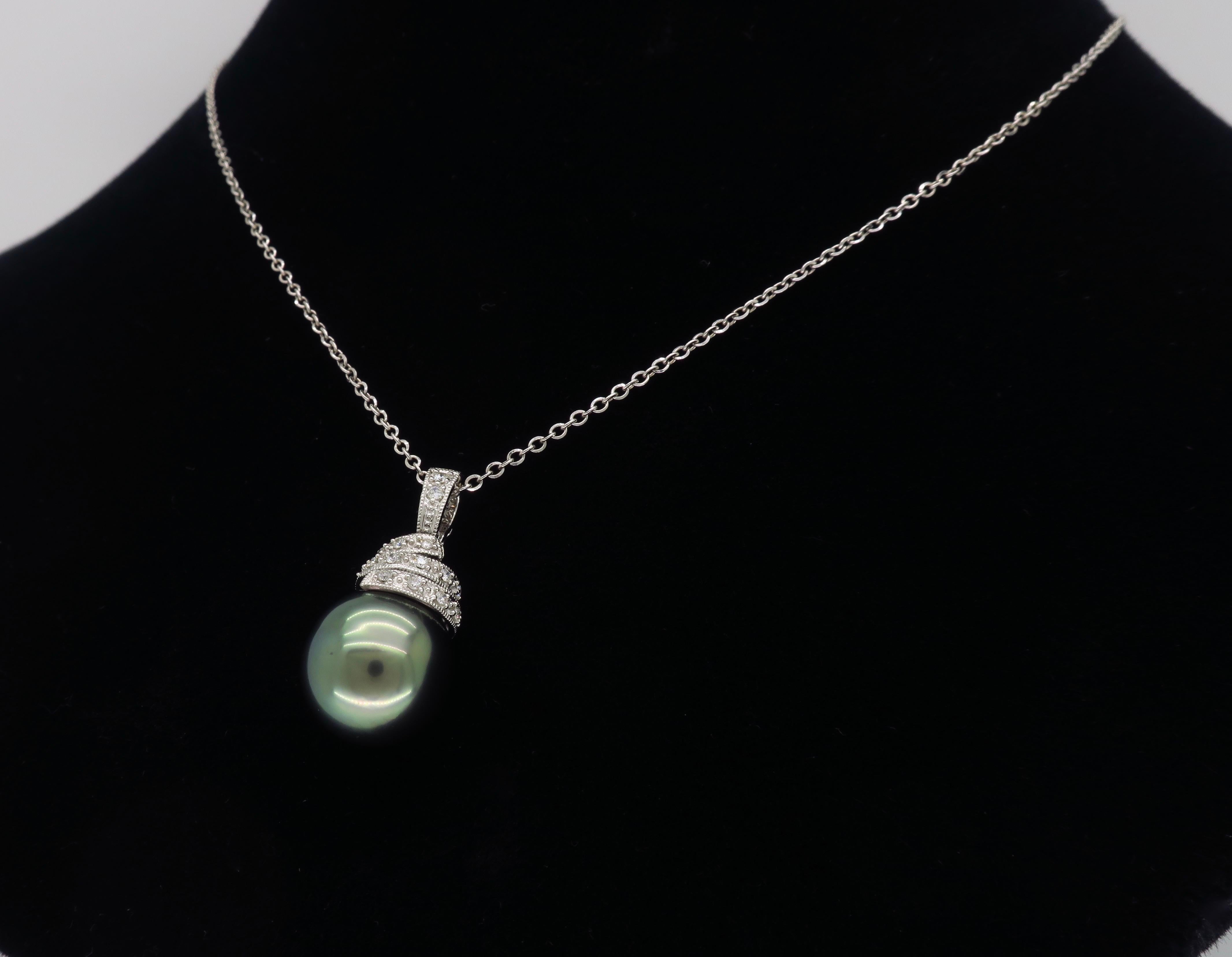 Tahitian Pearl and Diamond Pendant Necklace in 18 Karat White Gold 4