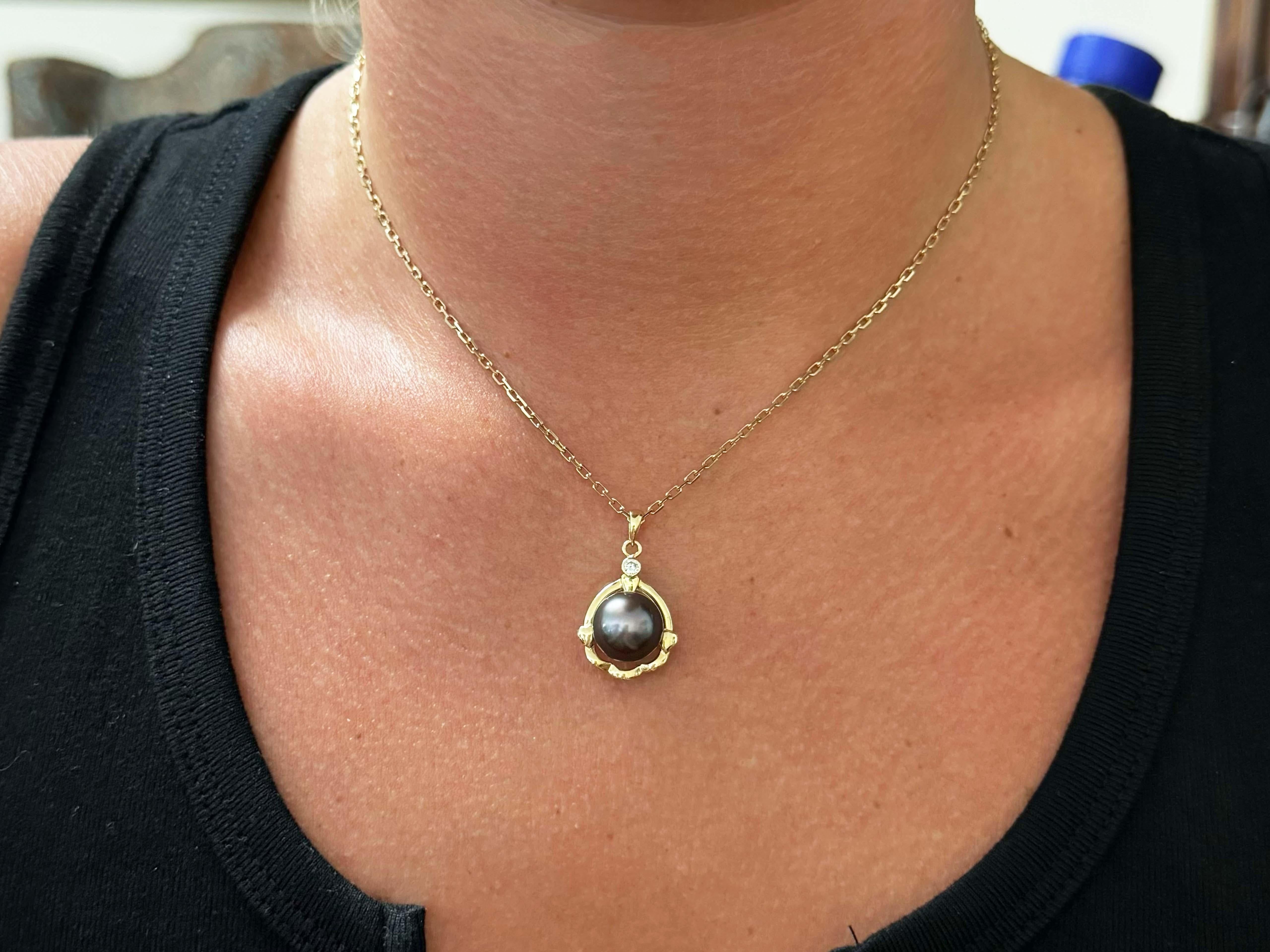Spécifications de l'article :

Métal du collier : or jaune 14k

Poids total : 7,1 grammes

Longueur de la chaîne : 18