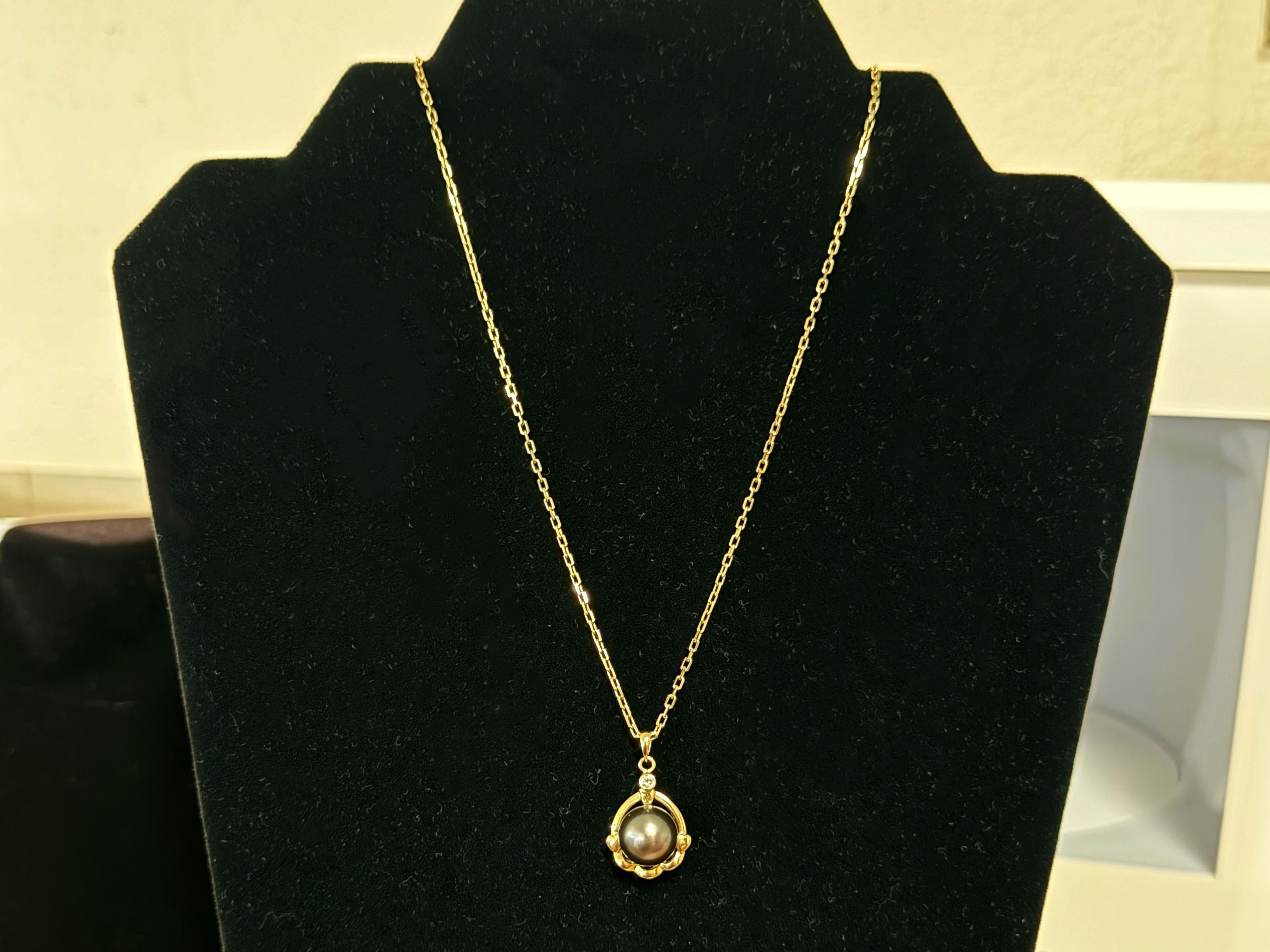 Moderne Collier pendentif perle de Tahiti diamant or jaune 14k massif en vente