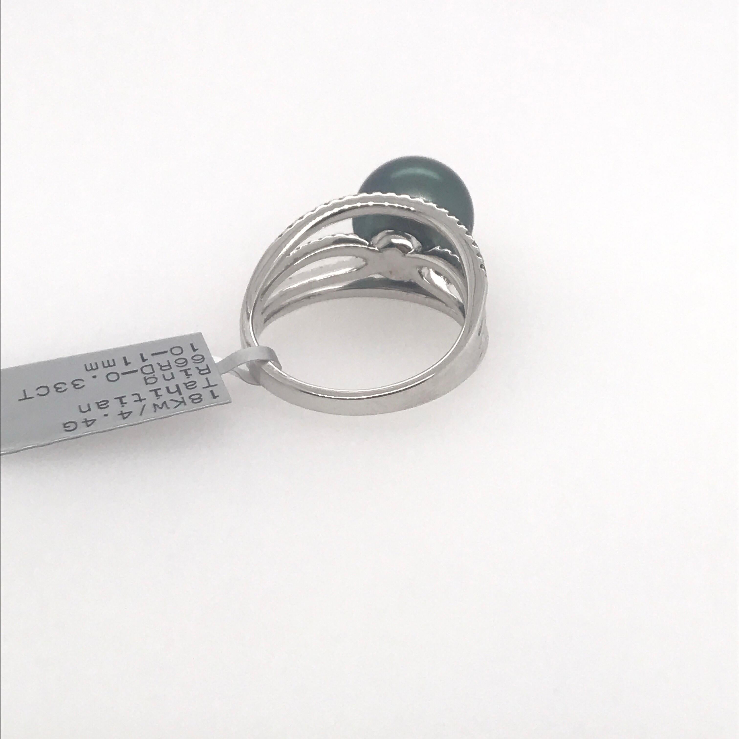 Contemporary Tahitian Pearl Diamond Ring 0.33 Carats 18 Karat For Sale