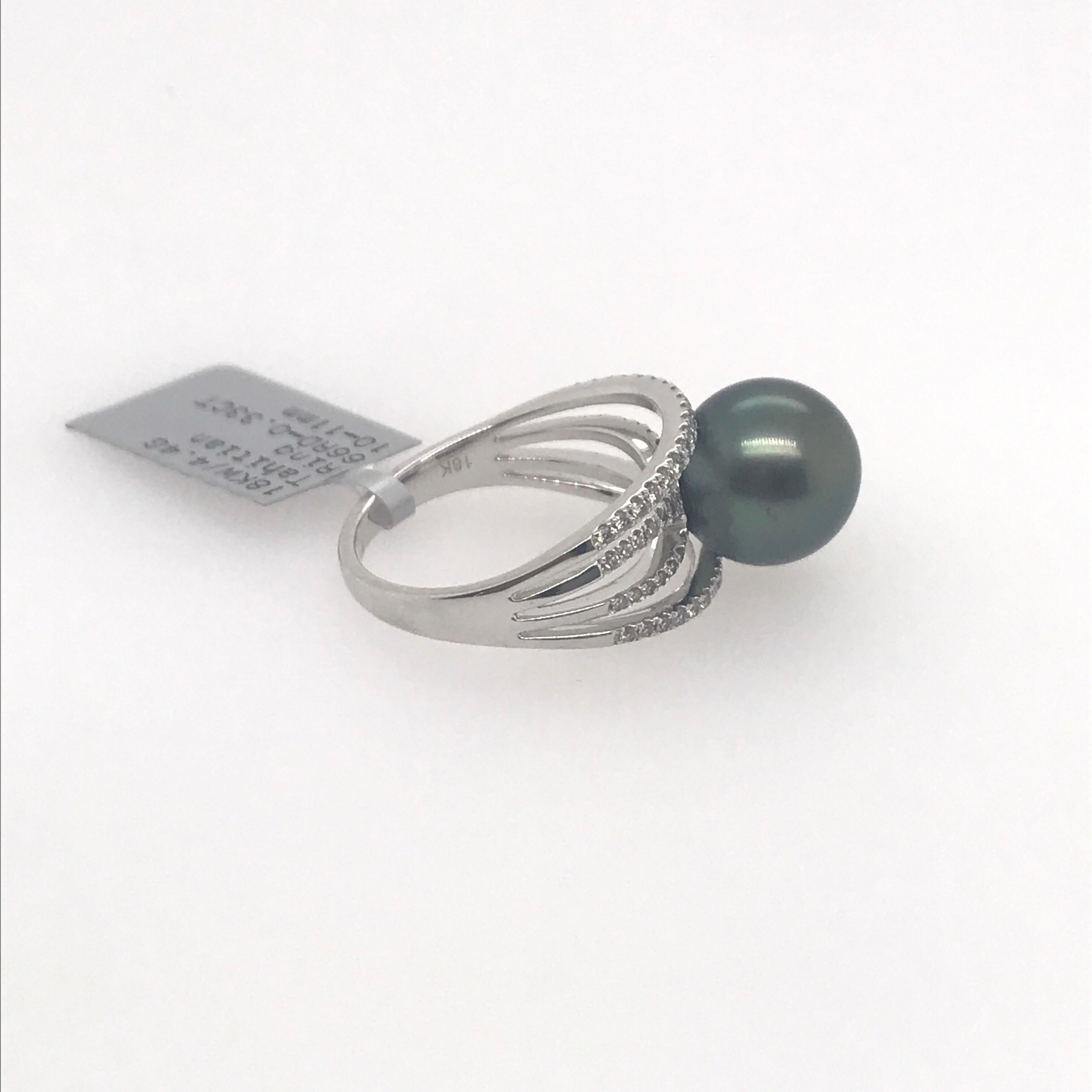 Round Cut Tahitian Pearl Diamond Ring 0.33 Carats 18 Karat For Sale