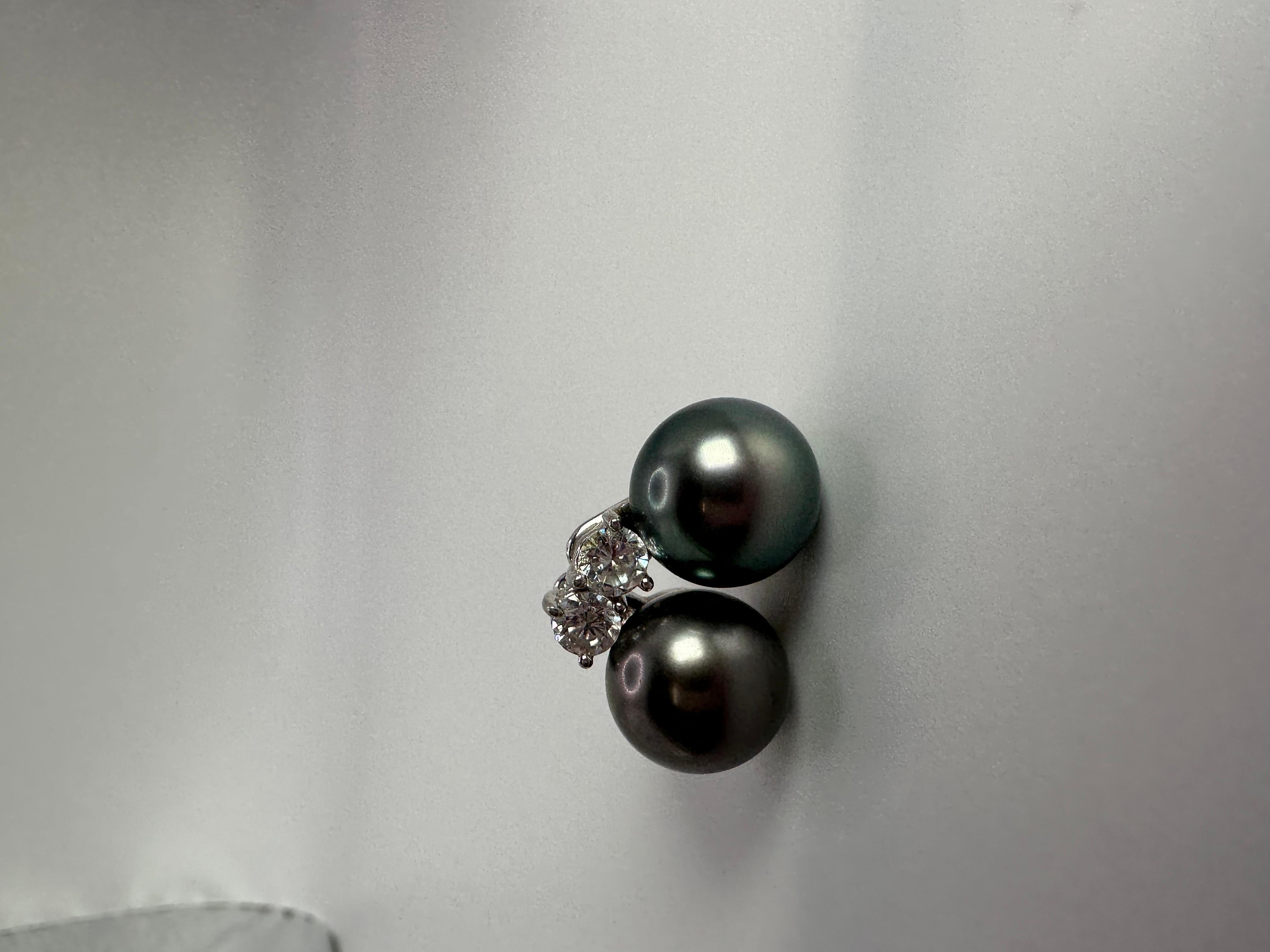 Stunning Tahitian pearl studs with 11mm pearls in 18KT white gold. The diamonds on top are approximately 0.30 carats each and the earrings have a stud closure. Pearls are natural not manmade or fabricated.

GOLD: 18KT
NATURAL
