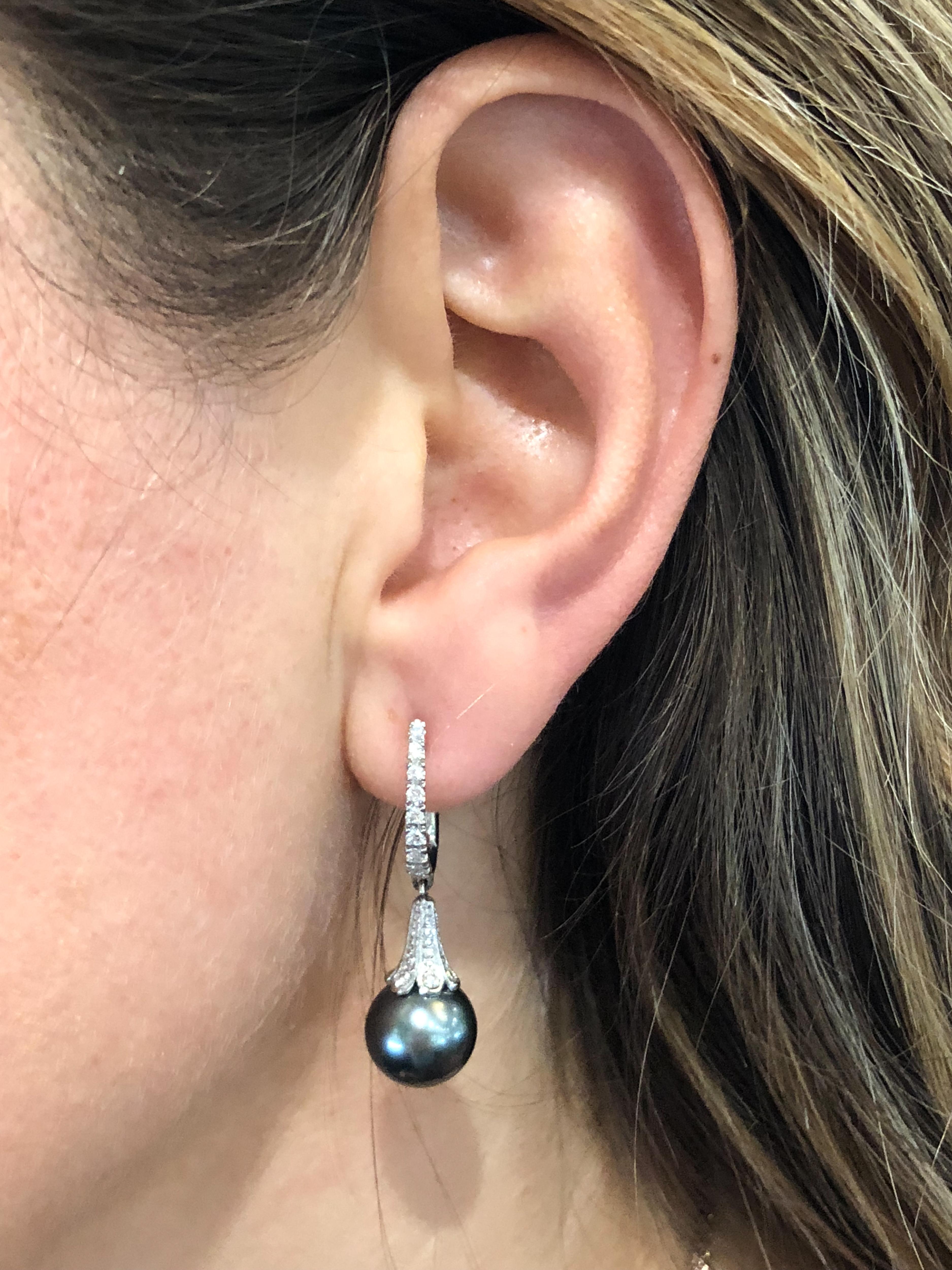 Tahitian Pearl Drop Platinum Earrings In New Condition In Greenwich, CT