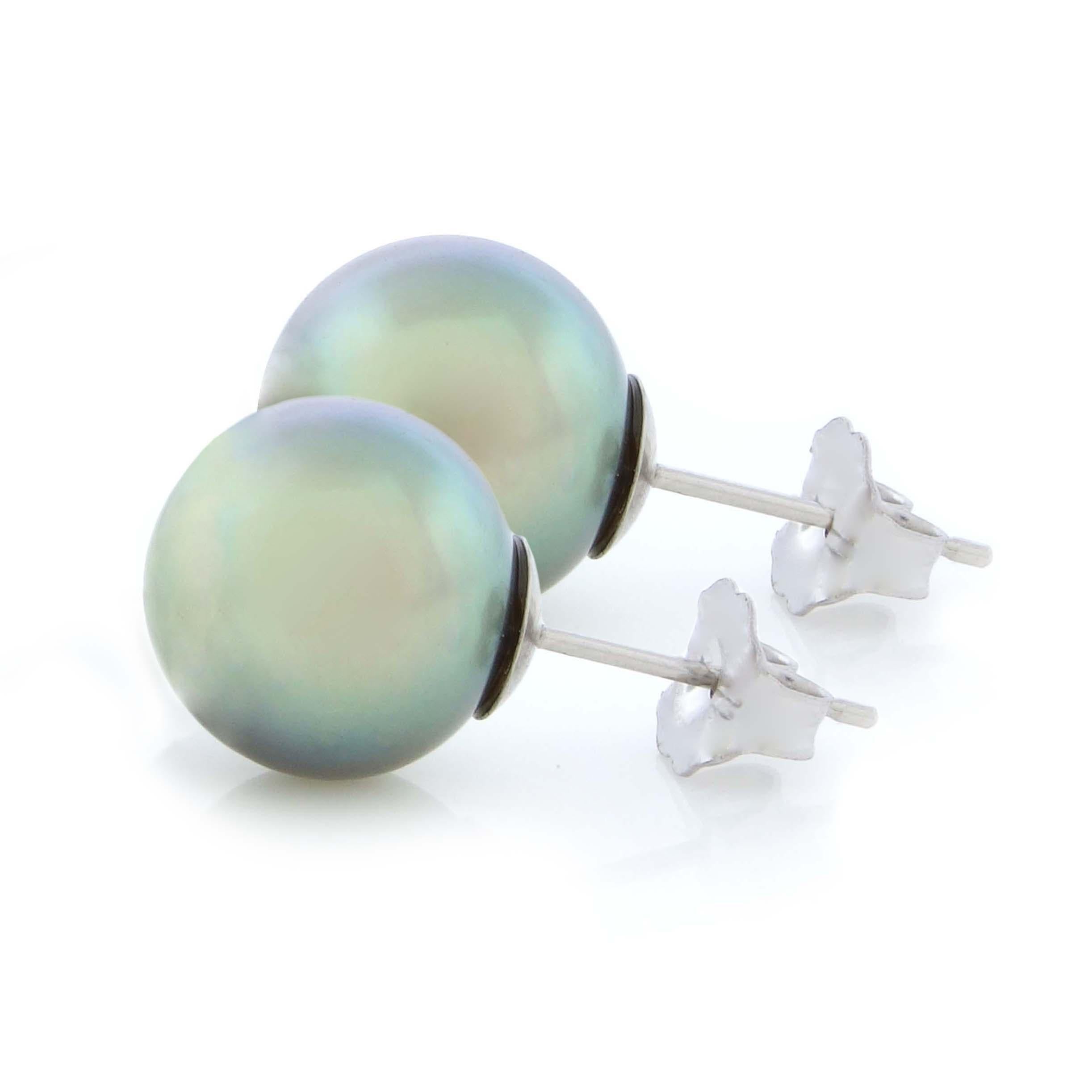 Tahitian Pearl Earrings in 14k White Gold In New Condition For Sale In Houston, TX