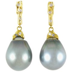 Orecchini di perle di Tahiti in oro giallo e diamanti