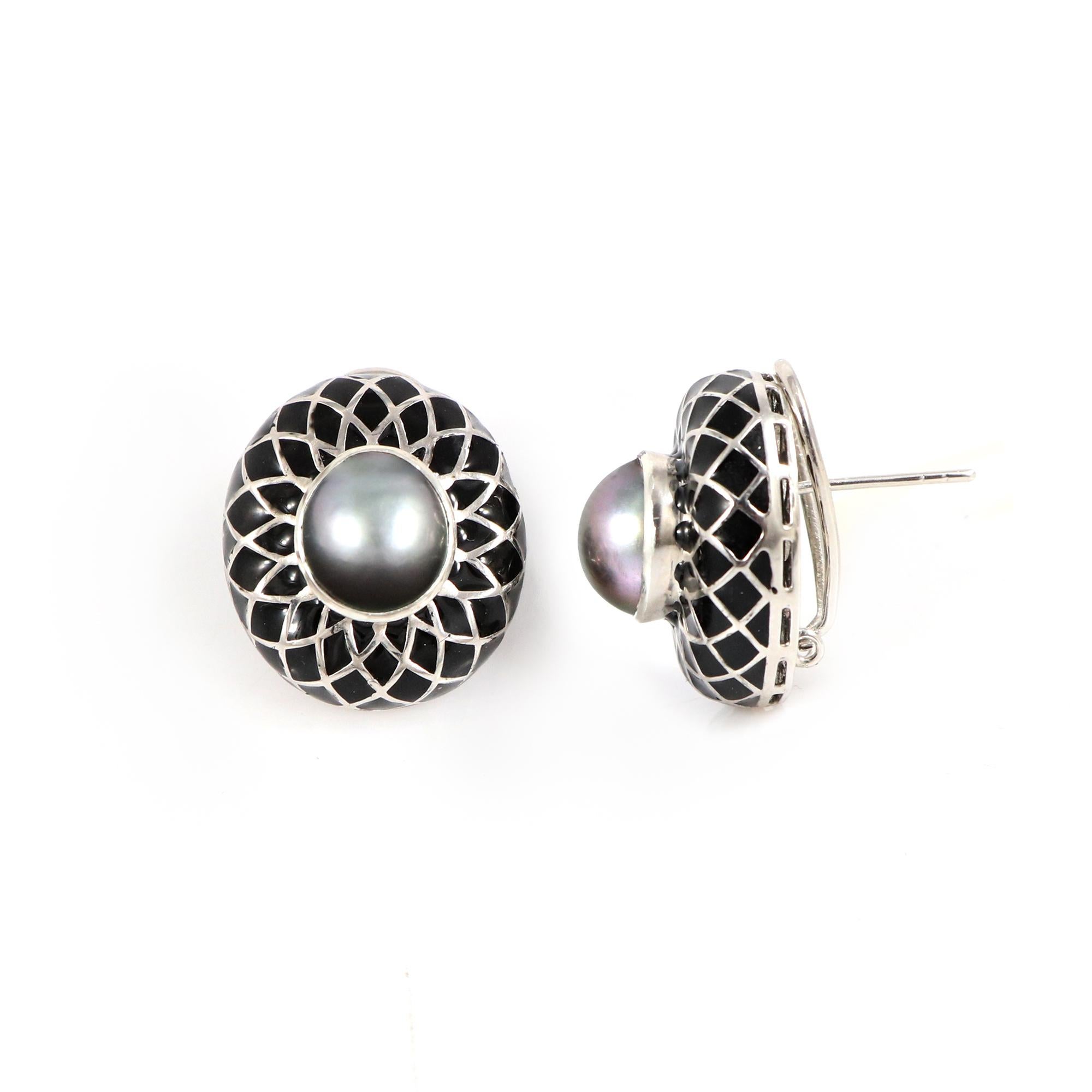 Elevate your style with modern elegance, by wearing these Tahitian pearl French enamel studs. Handmade with precision and care, this piece is crafted in pure silver, ensuring durability and a timeless appeal. The minimalistic design of these studs