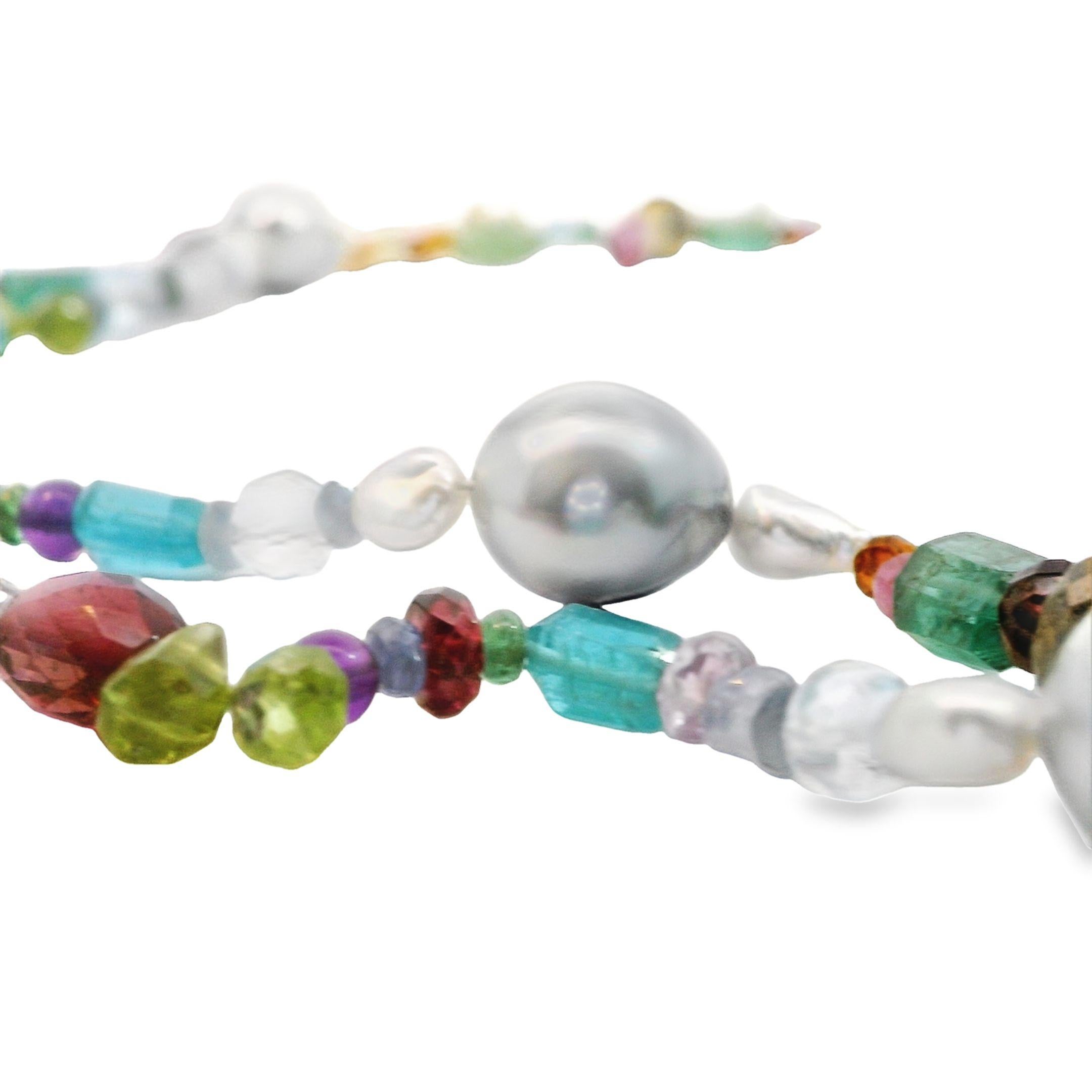 Collana di perle tahitiane multicolore con perline lunghe e chiusura a 18 carati, Lynn Kathyrn Miller in vendita 1