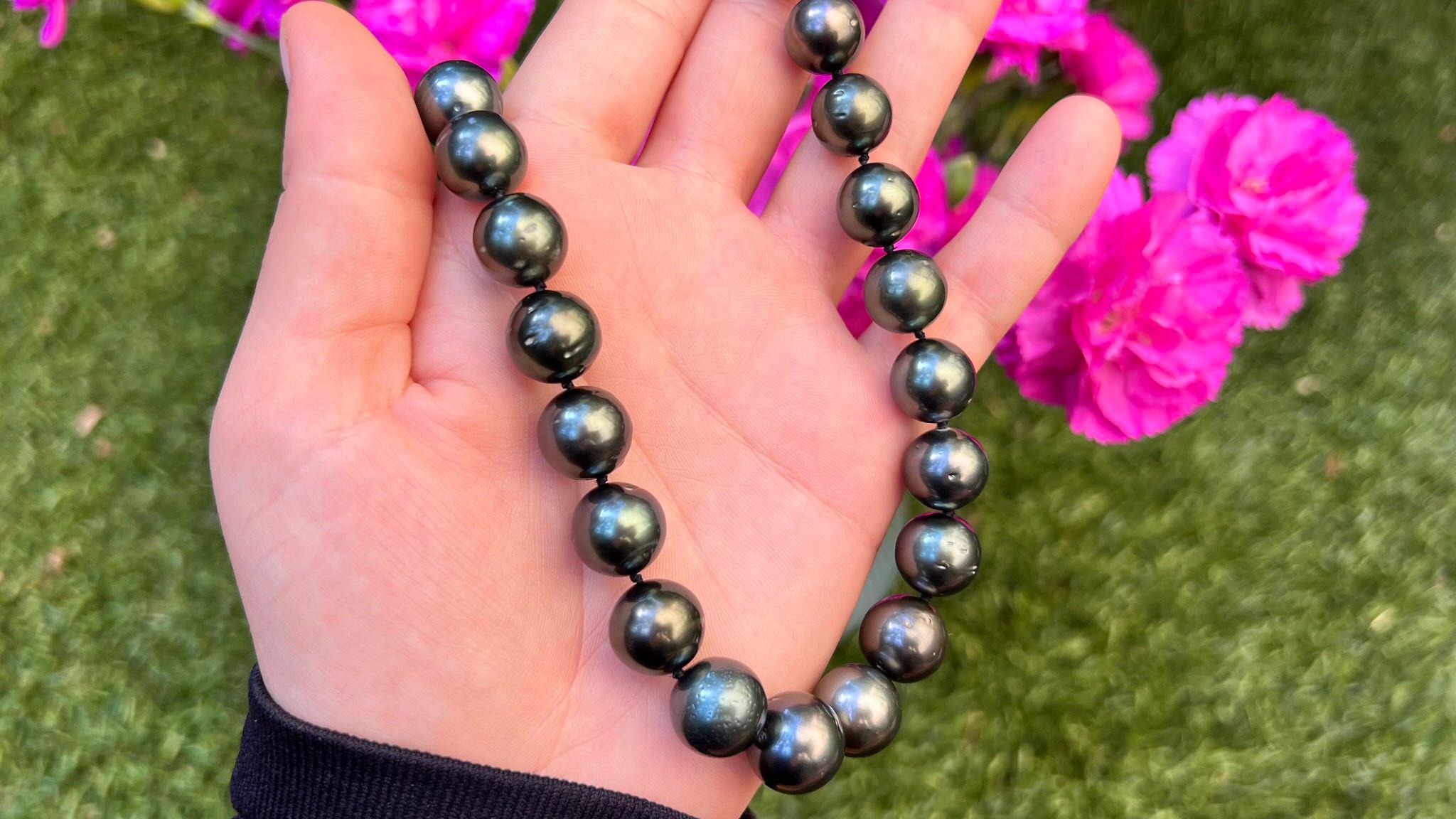 Collier de perles de Tahiti 11 mm-13 mm en or 14 carats 18 pouces en vente 4