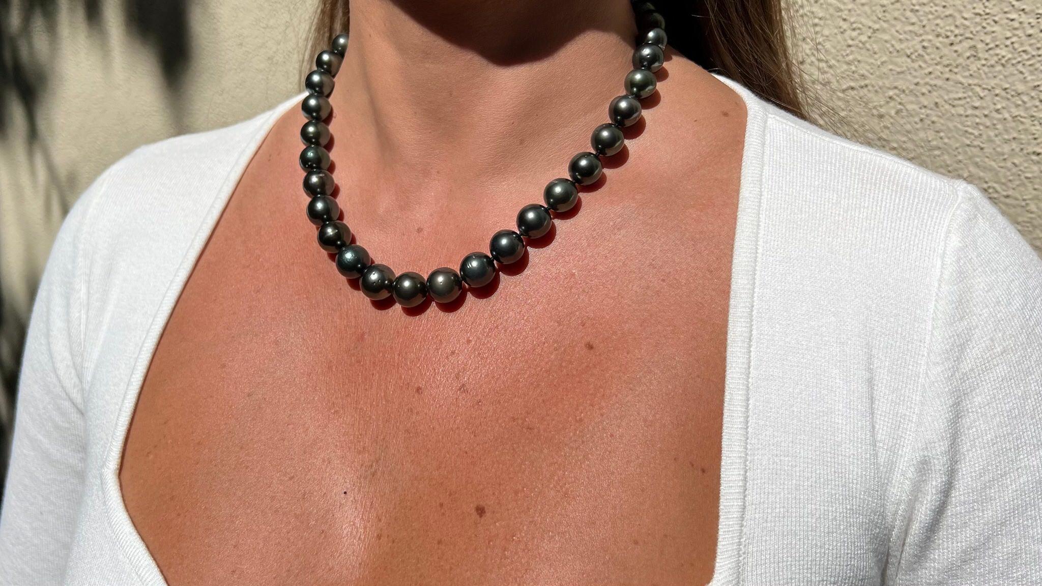 Women's or Men's Tahitian Pearl Necklace 11mm-13mm 14K Gold 18 Inches For Sale